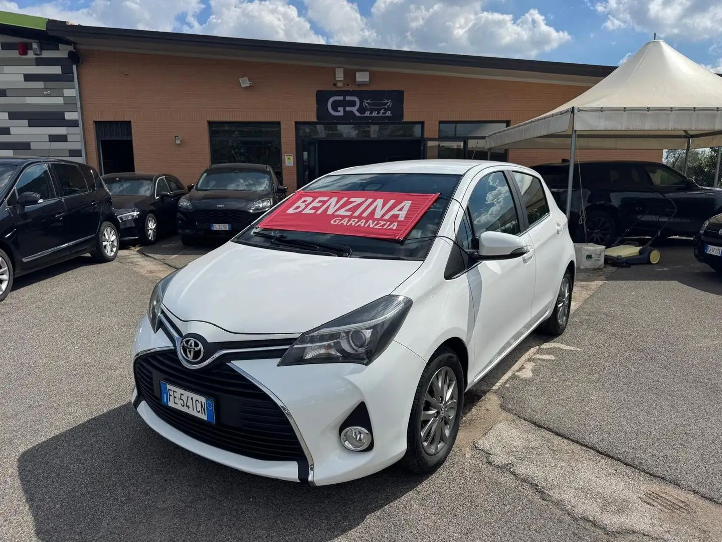 Toyota Yaris YARIS 1.0 VVT-I BENZINA 69CV 5 PORTE LOUNGE 2016 Bianco - 1