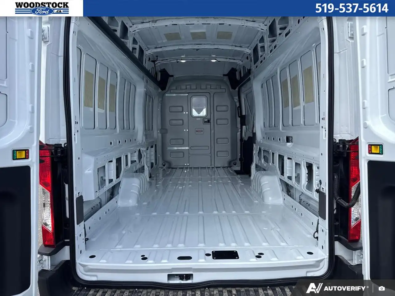 Ford Transit Cargo Van снимка Ford Transit Cargo Van