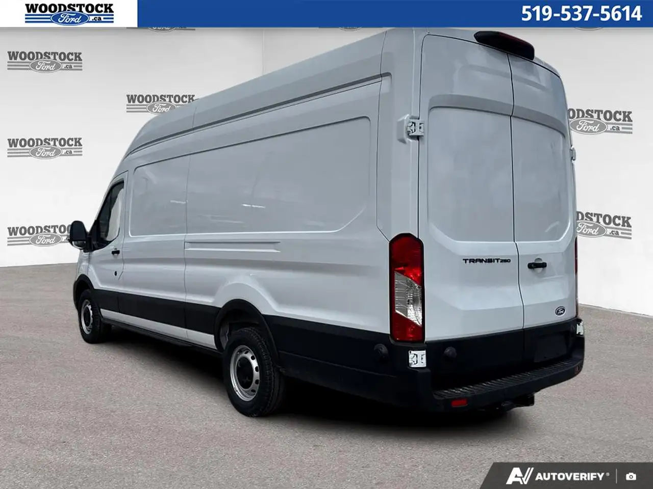 Ford Transit Cargo Van снимка Ford Transit Cargo Van