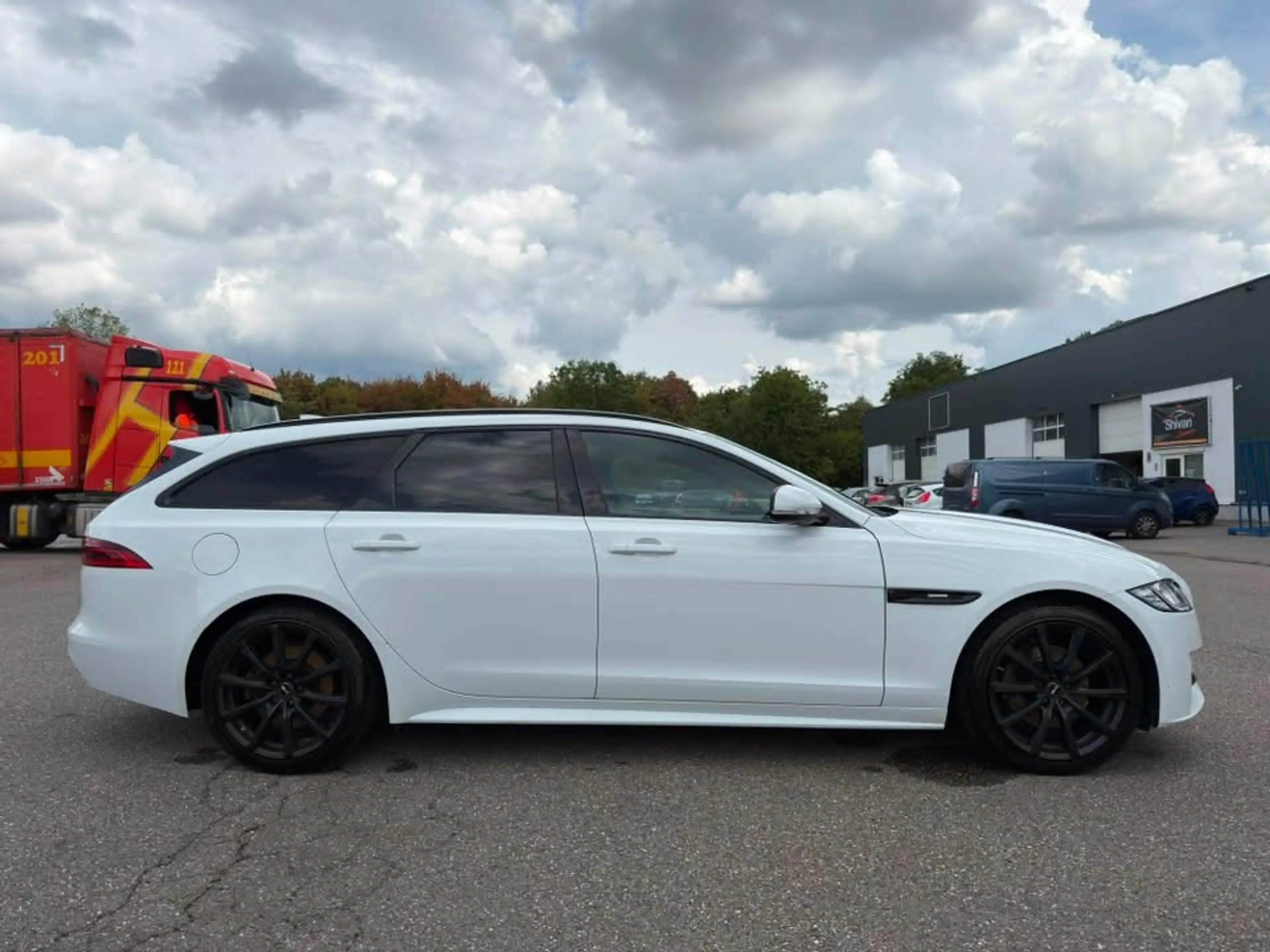 Jaguar XF XF Sportbrake 2.0 D Business Edition R-Sport GARANTIE – XENON – CAMERA – ZEER NETTE WAGEN — photo 11
