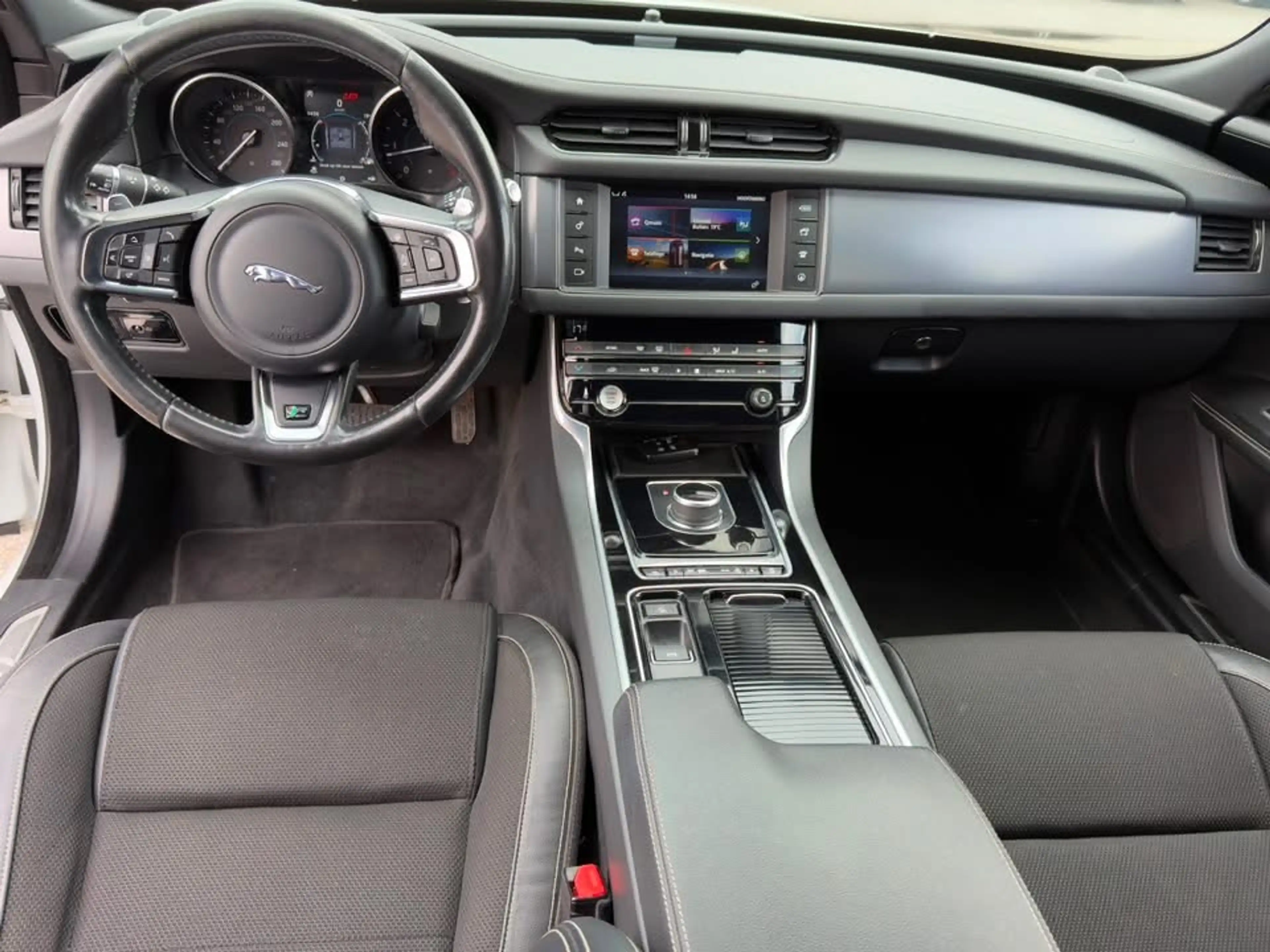 Jaguar XF XF Sportbrake 2.0 D Business Edition R-Sport GARANTIE – XENON – CAMERA – ZEER NETTE WAGEN — photo 6