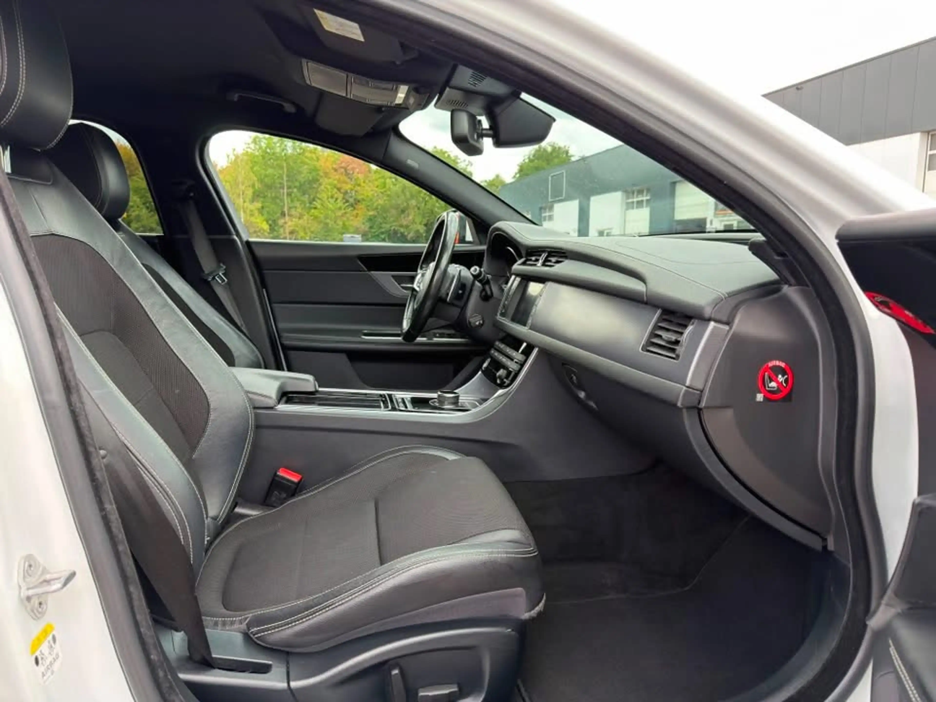 Jaguar XF XF Sportbrake 2.0 D Business Edition R-Sport GARANTIE – XENON – CAMERA – ZEER NETTE WAGEN — photo 12