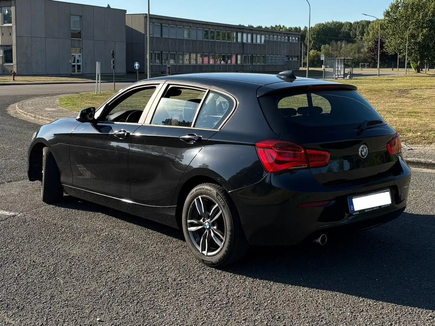 BMW 116 116 d Noir - 1