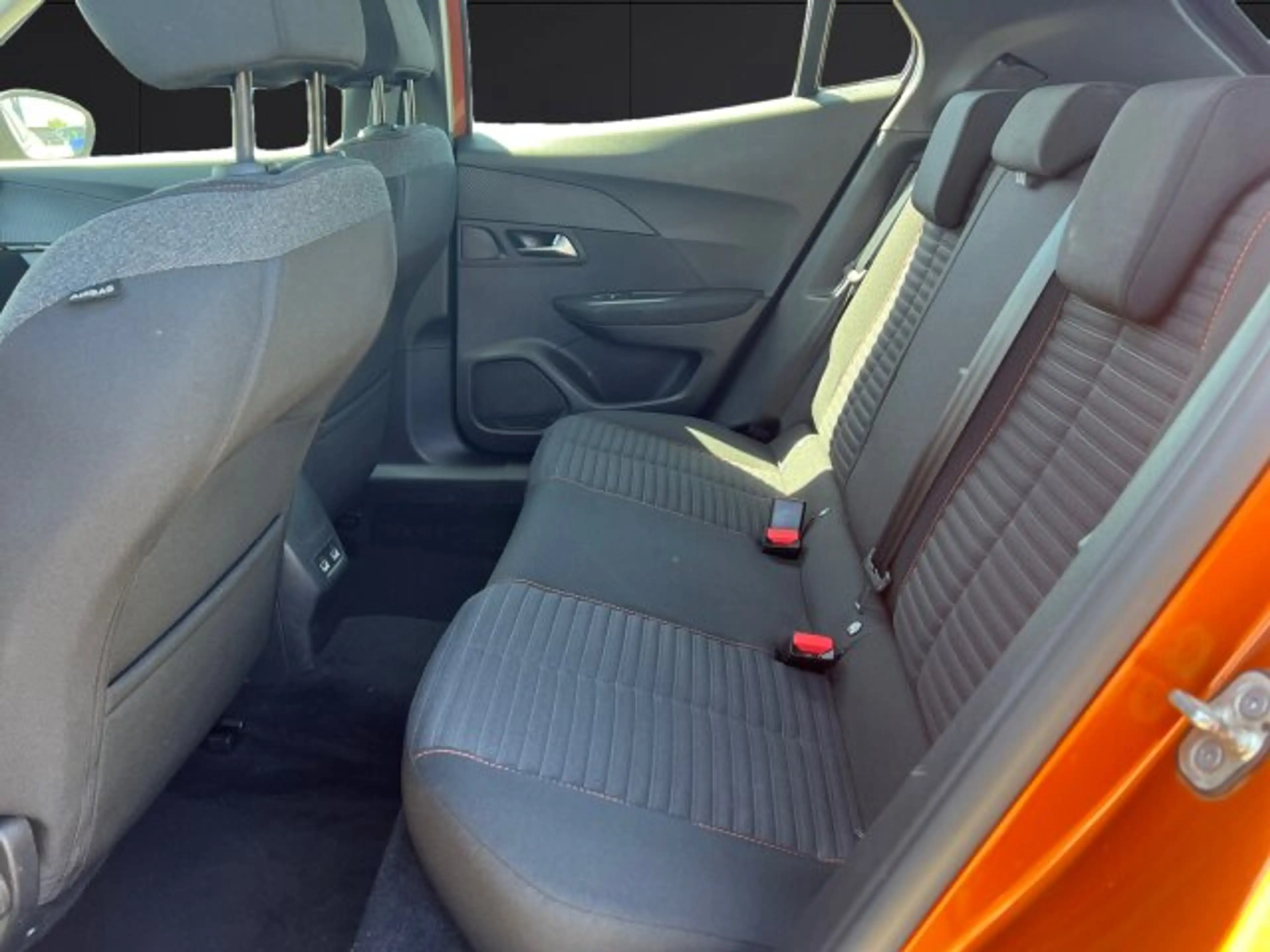 Peugeot e-2008 e-2008 Active Pack 136 +180°Kamera+Sitzheizung+ — photo 14