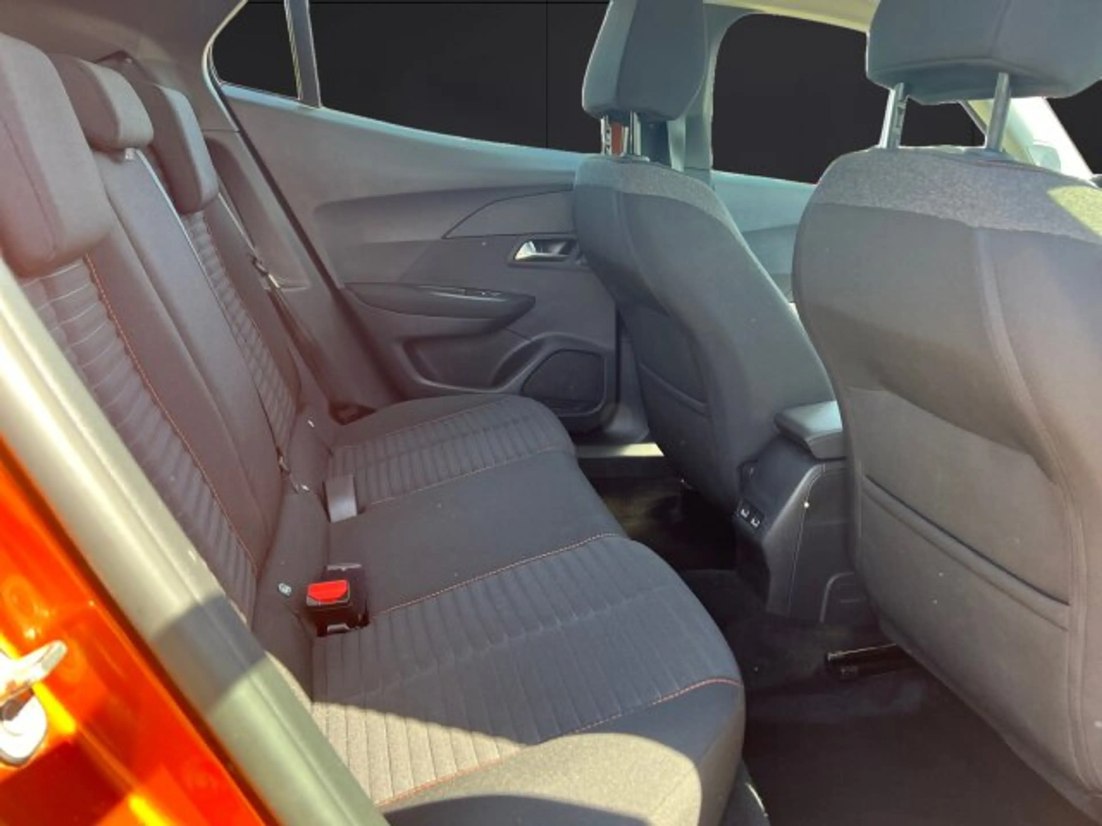 Peugeot e-2008 e-2008 Active Pack 136 +180°Kamera+Sitzheizung+ — photo 15
