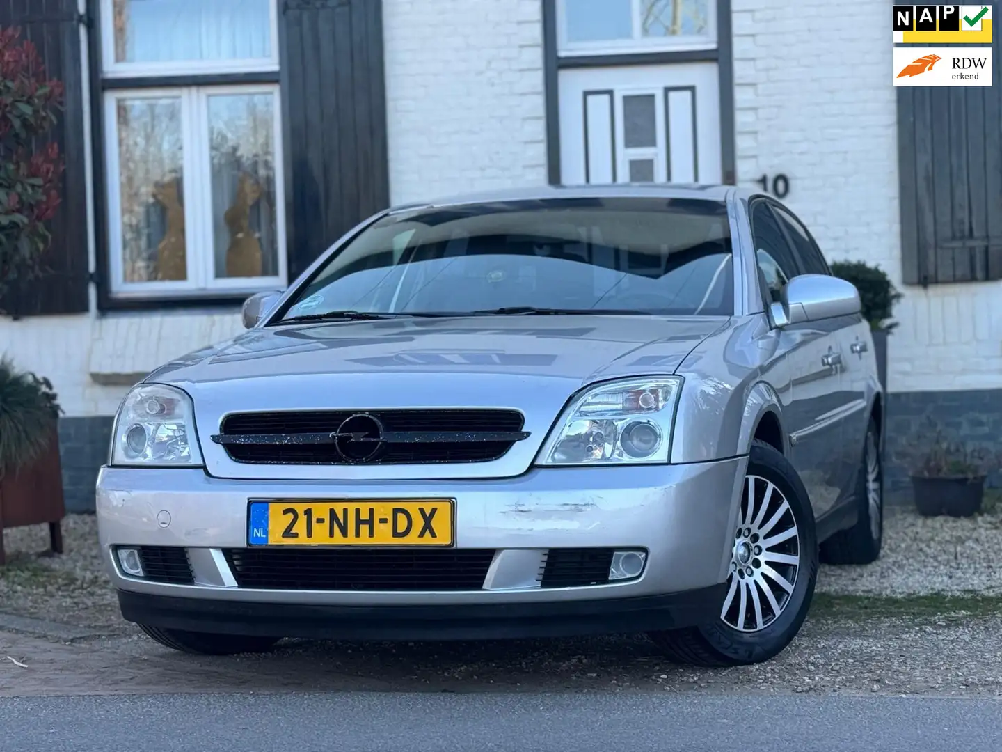 Opel Vectra 2.2-16V Elegance|Automaat|176DKM!|Trekhaak| Grijs - 1