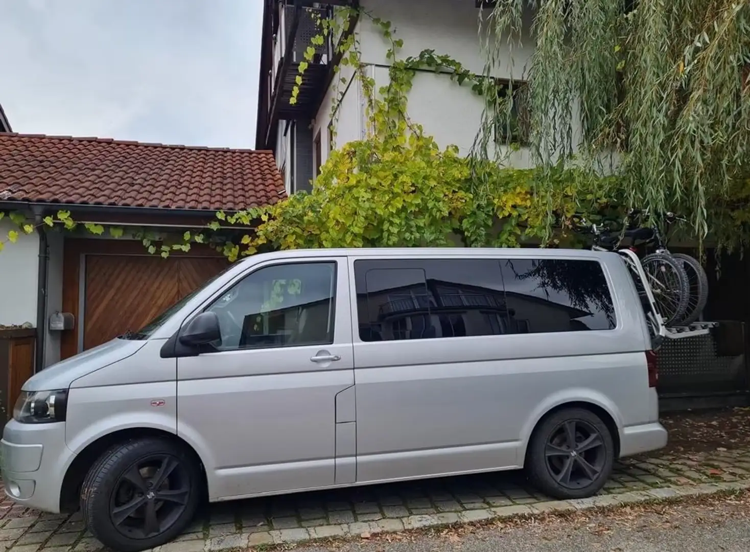 Volkswagen T5 Multivan Startline Grau - 1
