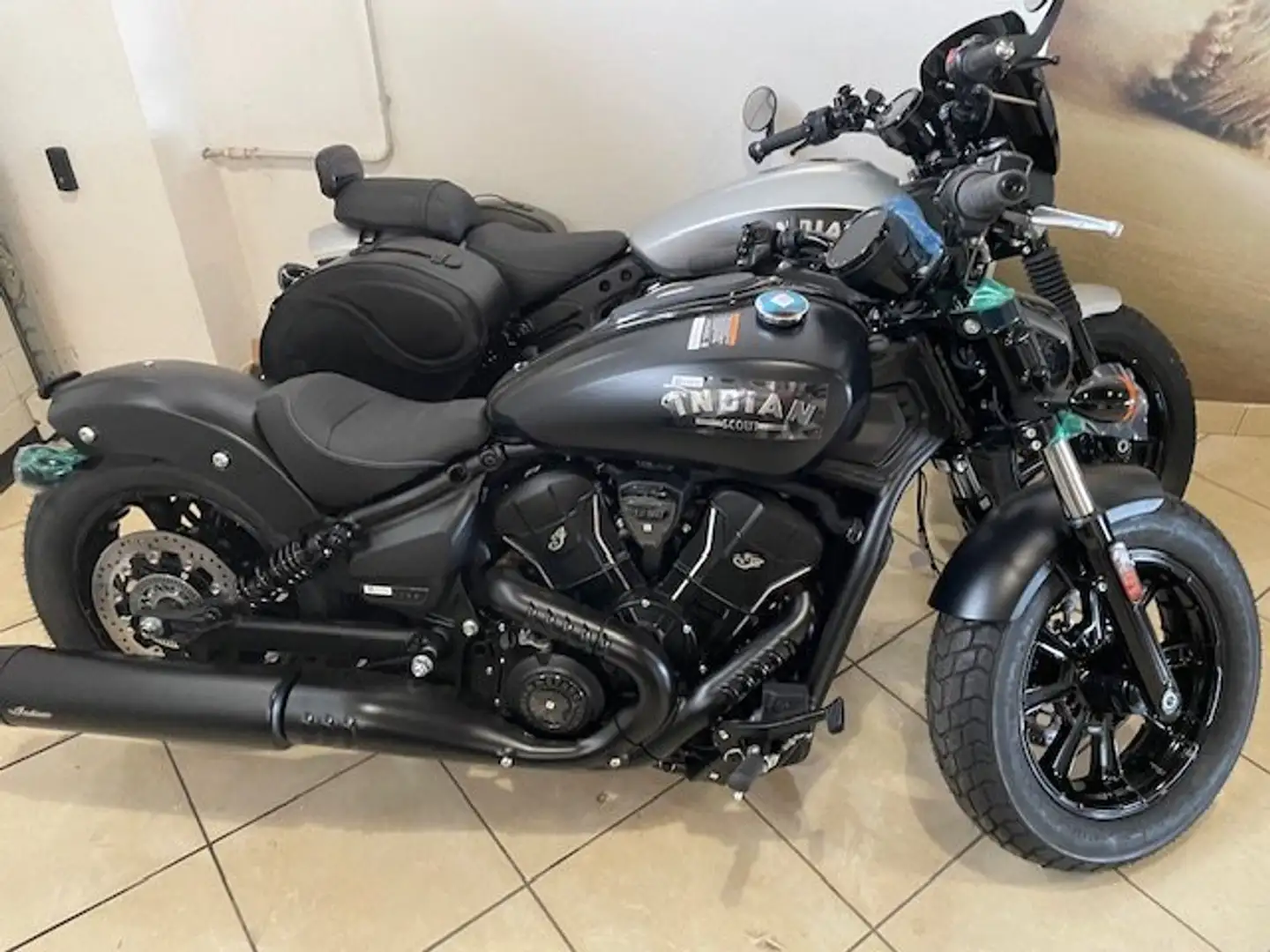 Indian Scout Scout Bobber Limited +Tech 2025 Noir - 1