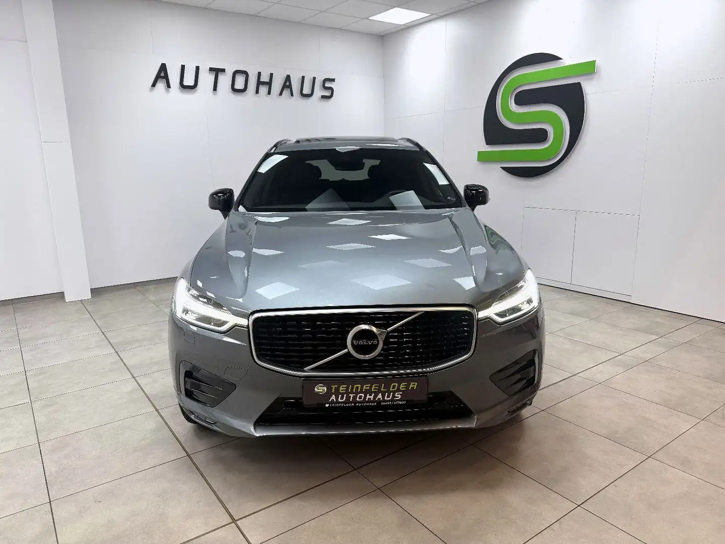 Volvo XC60 2.0 D4 R Design S-DACH / AHK / KAMERA Grau - 2