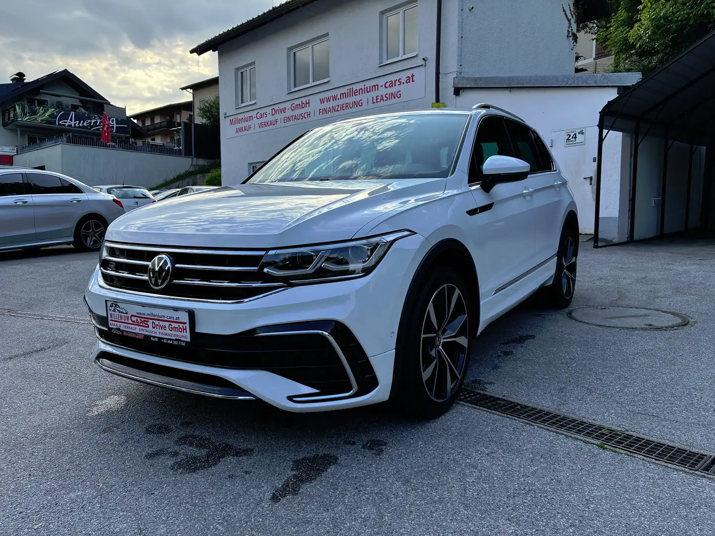 Volkswagen Tiguan 2,0 TDI 4Motion R-Line DSG Finanzierung FIX 6,274% Weiß - 1