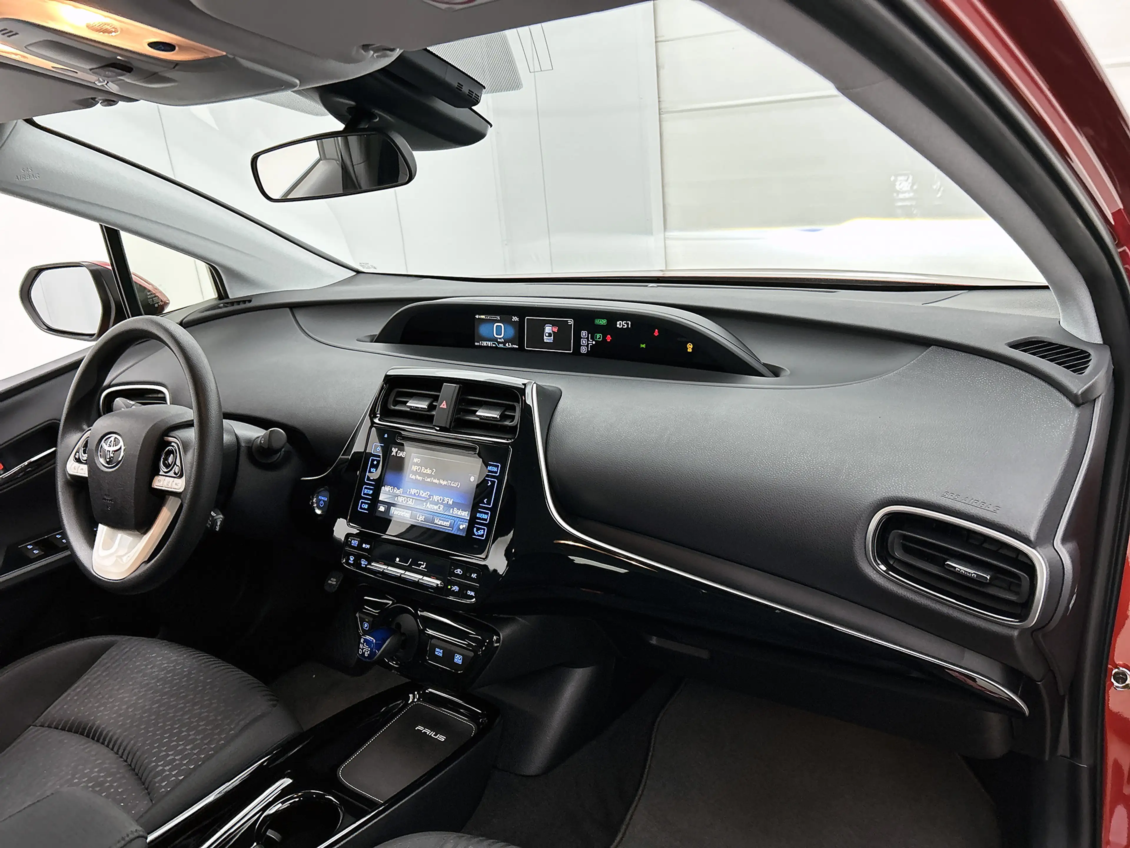 Toyota Prius 1.8 Aspiration — photo 6