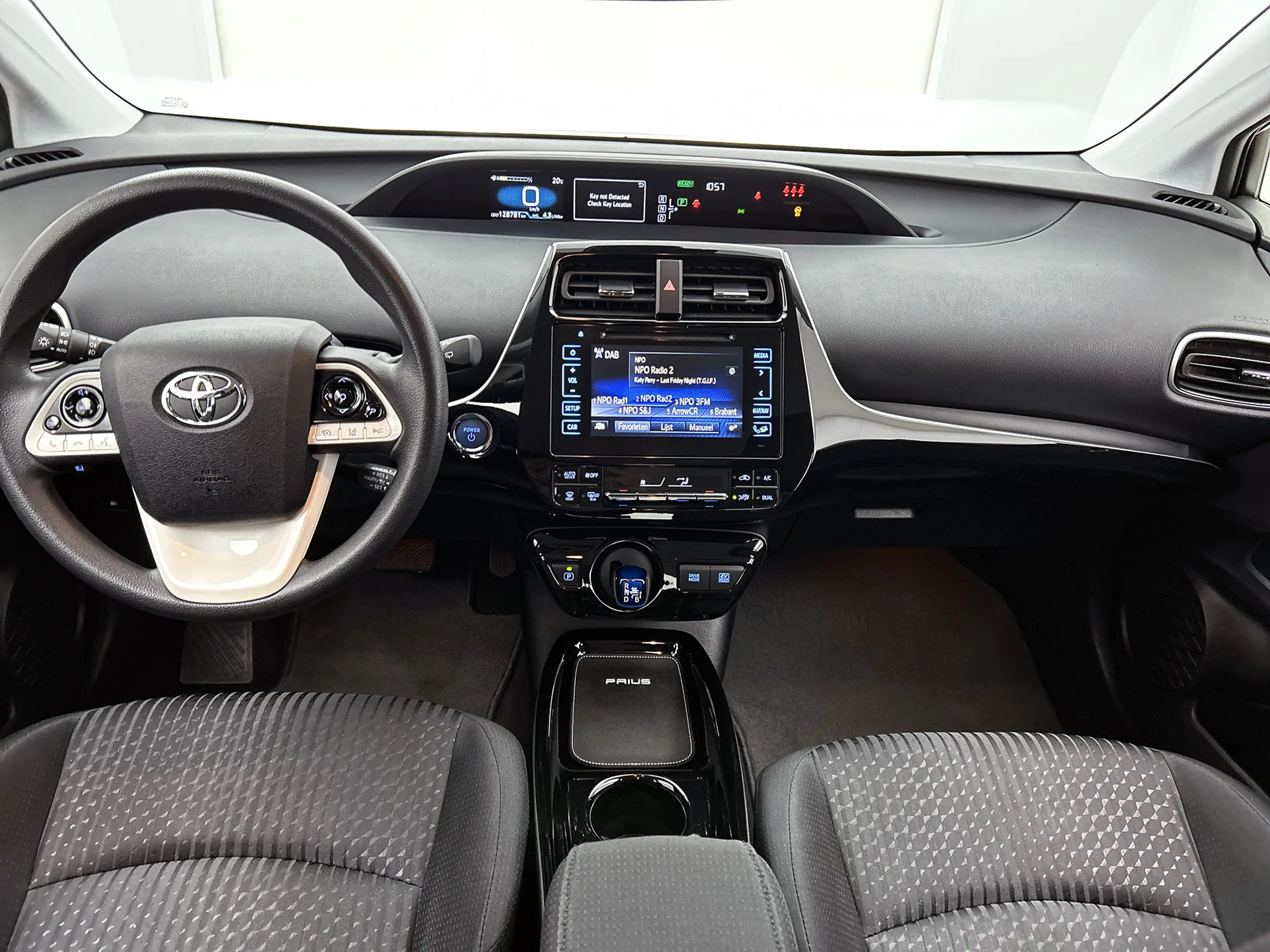 Toyota Prius 1.8 Aspiration — photo 4