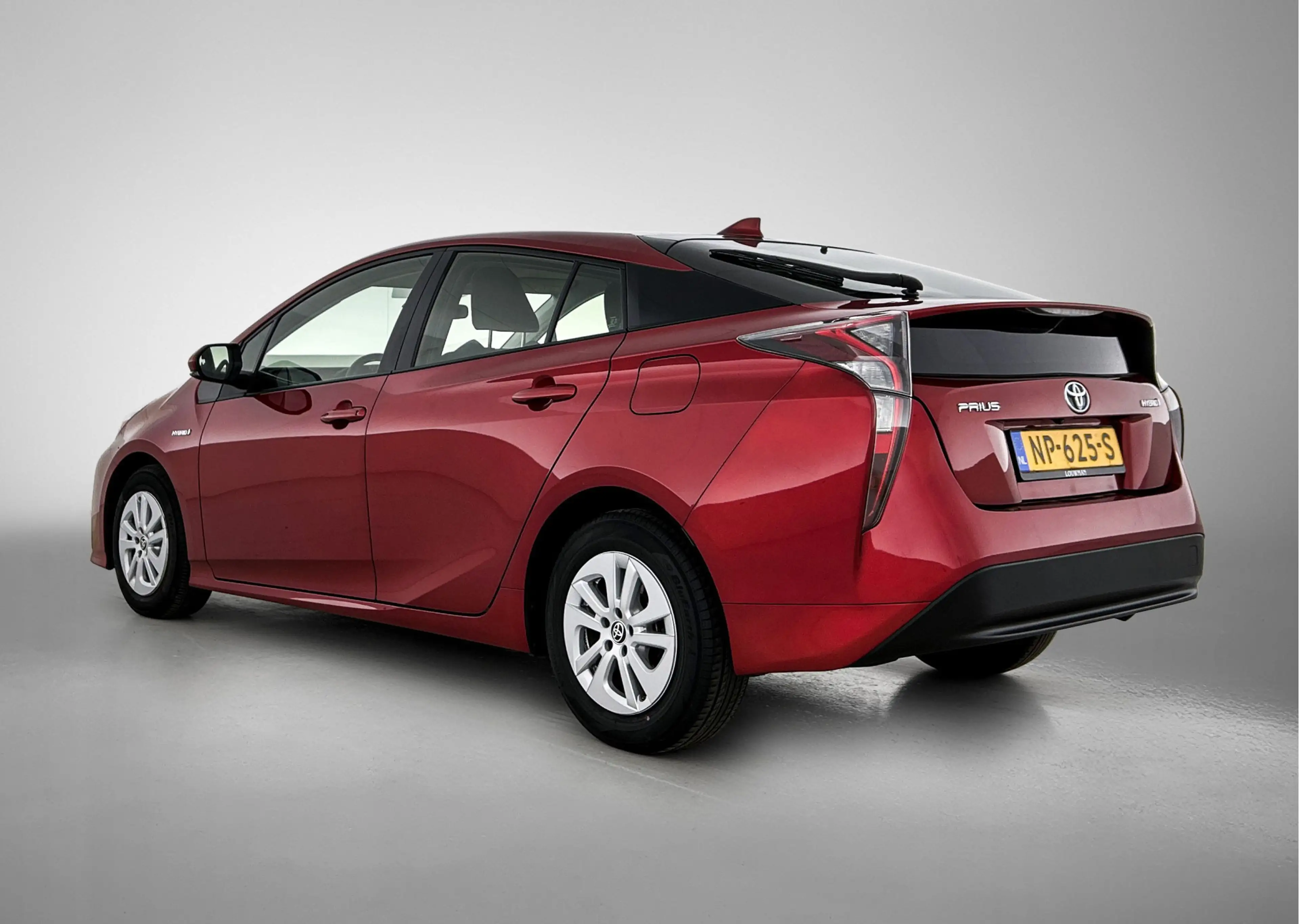 Toyota Prius 1.8 Aspiration — photo 14