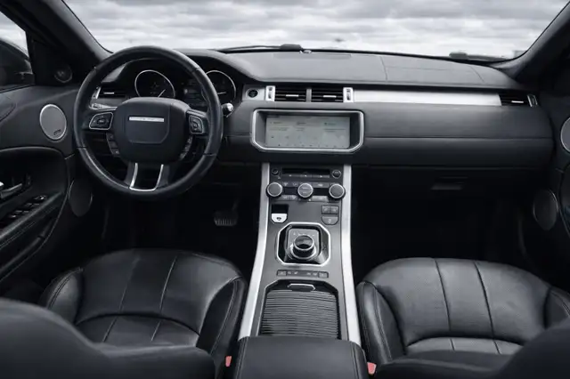 Land Rover Range Rover Evoque view 2