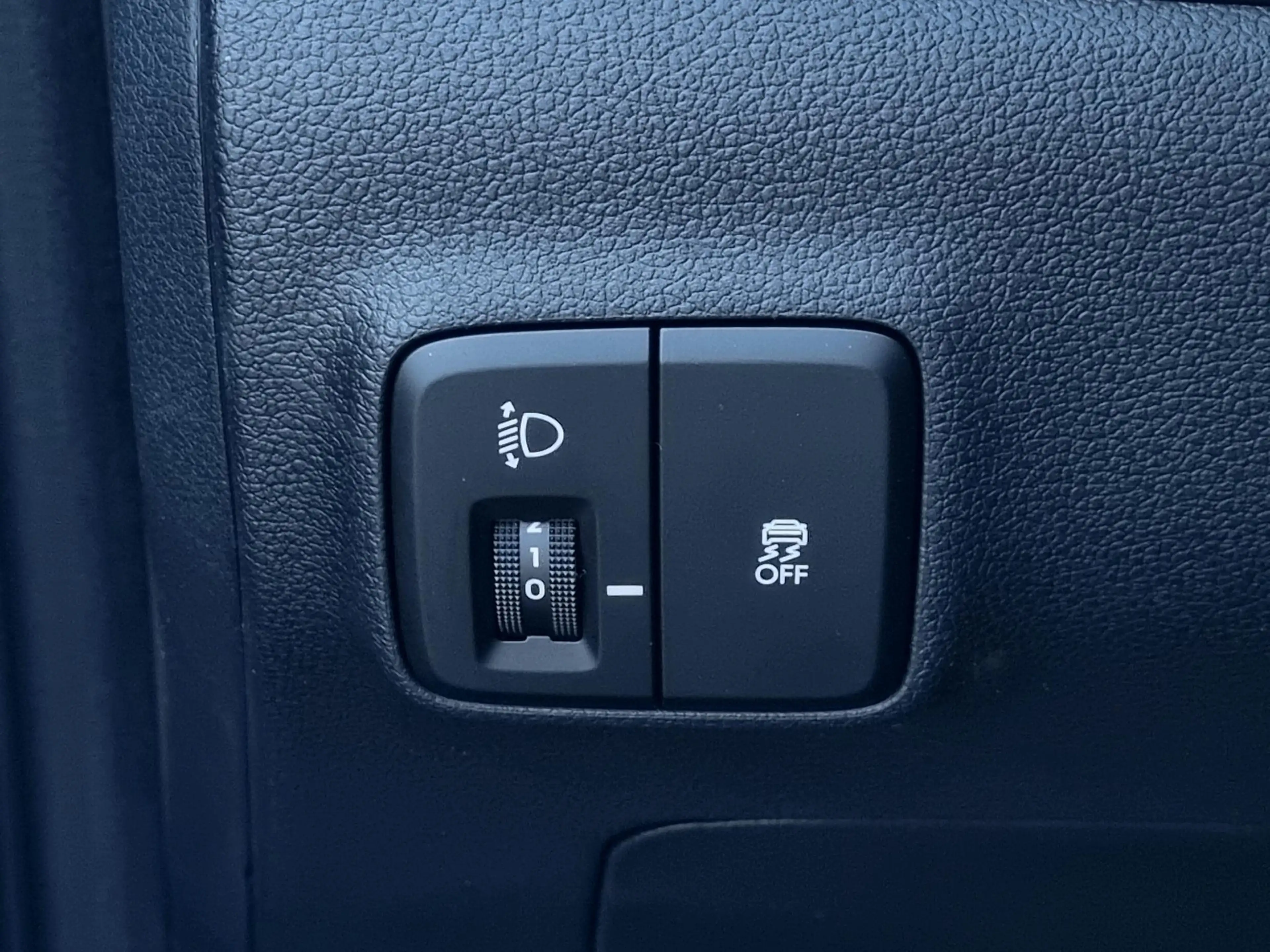 Hyundai i10 1.0 Comfort / Navigatie / Achteruitrijcamera / Par — photo 26