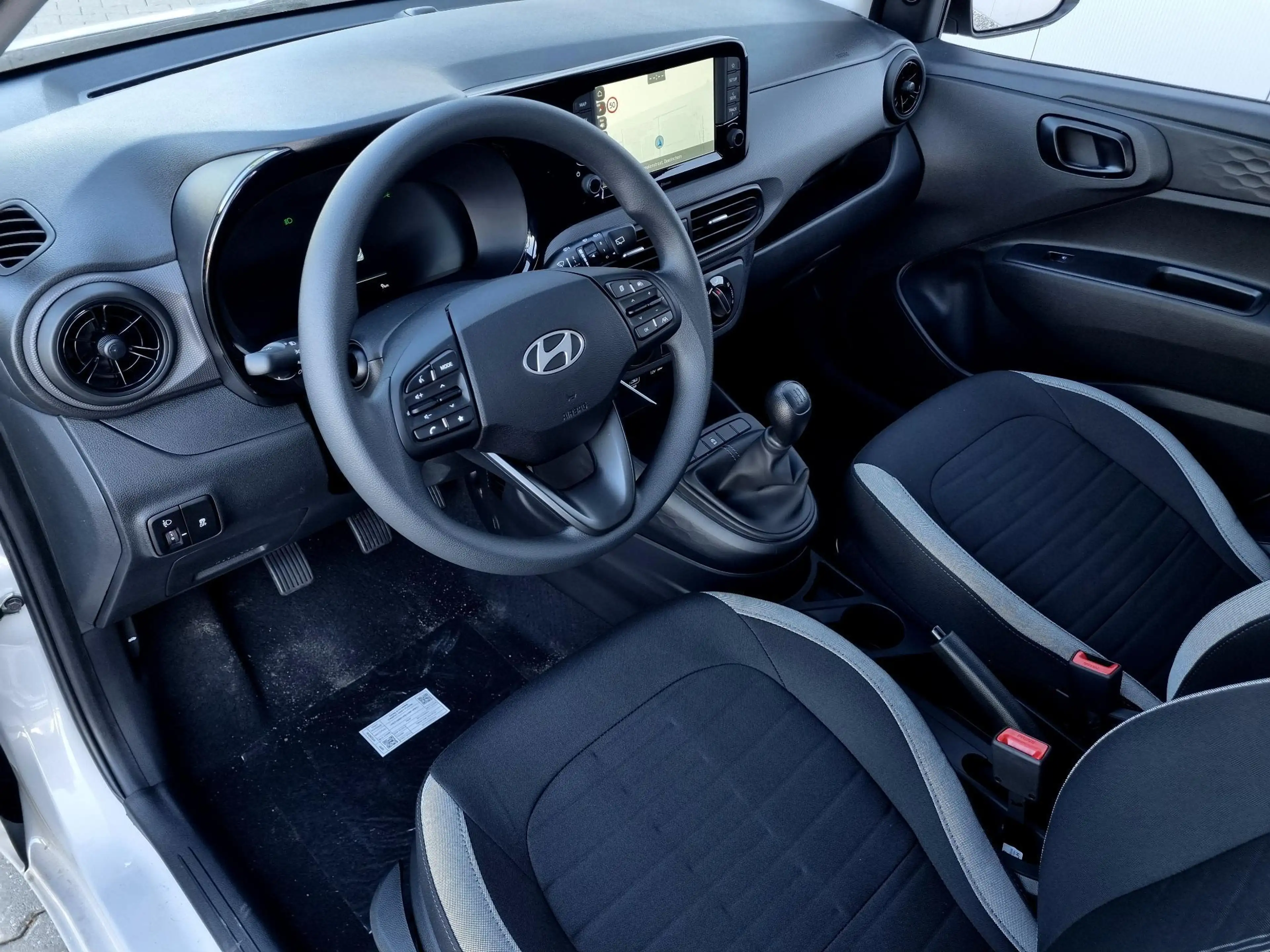 Hyundai i10 1.0 Comfort / Navigatie / Achteruitrijcamera / Par — photo 31