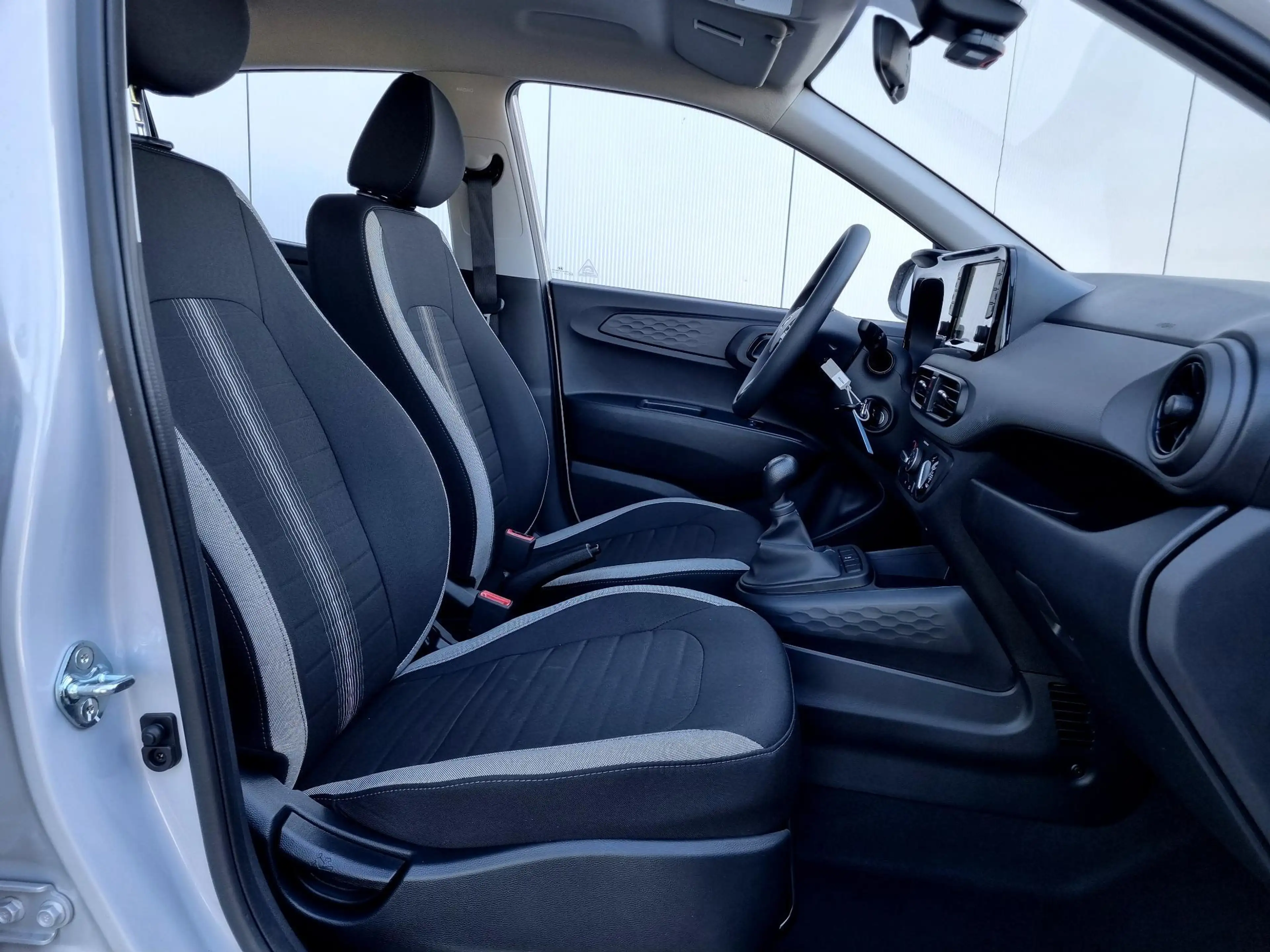 Hyundai i10 1.0 Comfort / Navigatie / Achteruitrijcamera / Par — photo 13