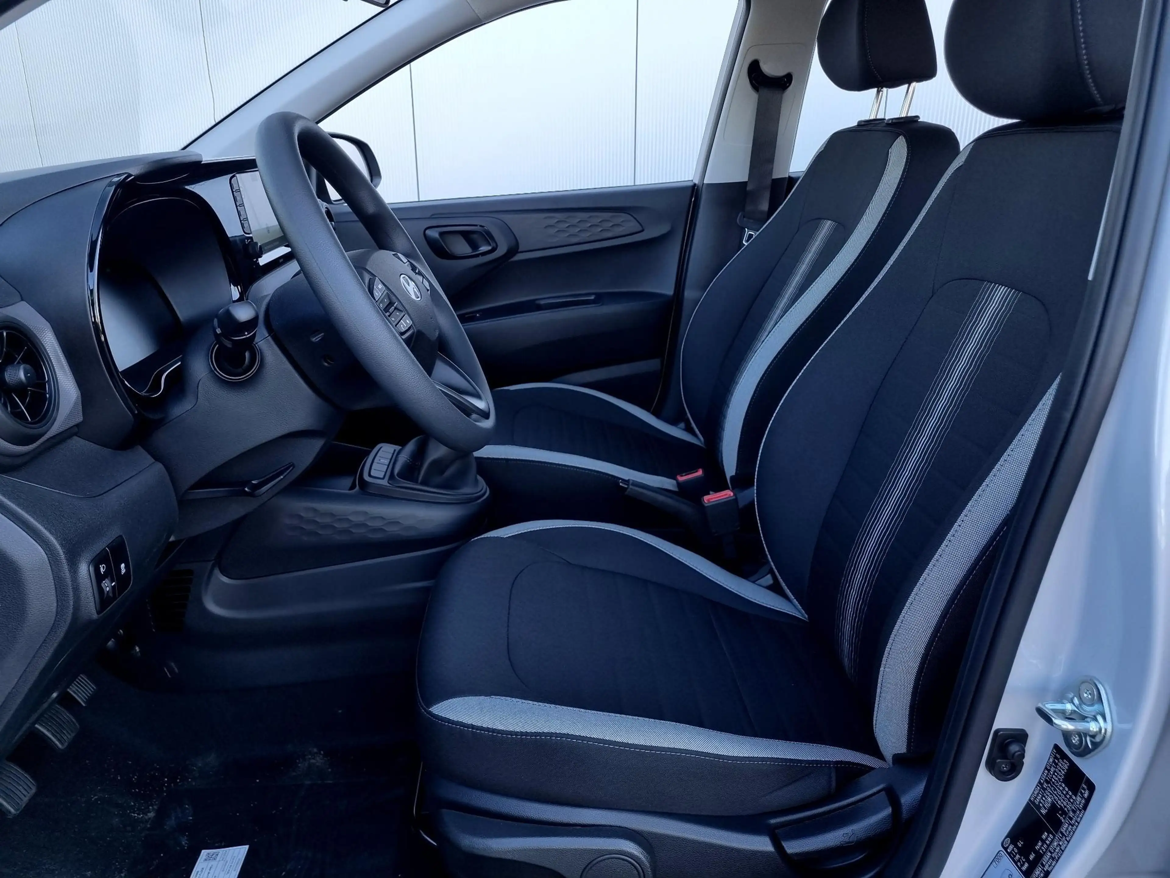 Hyundai i10 1.0 Comfort / Navigatie / Achteruitrijcamera / Par — photo 24
