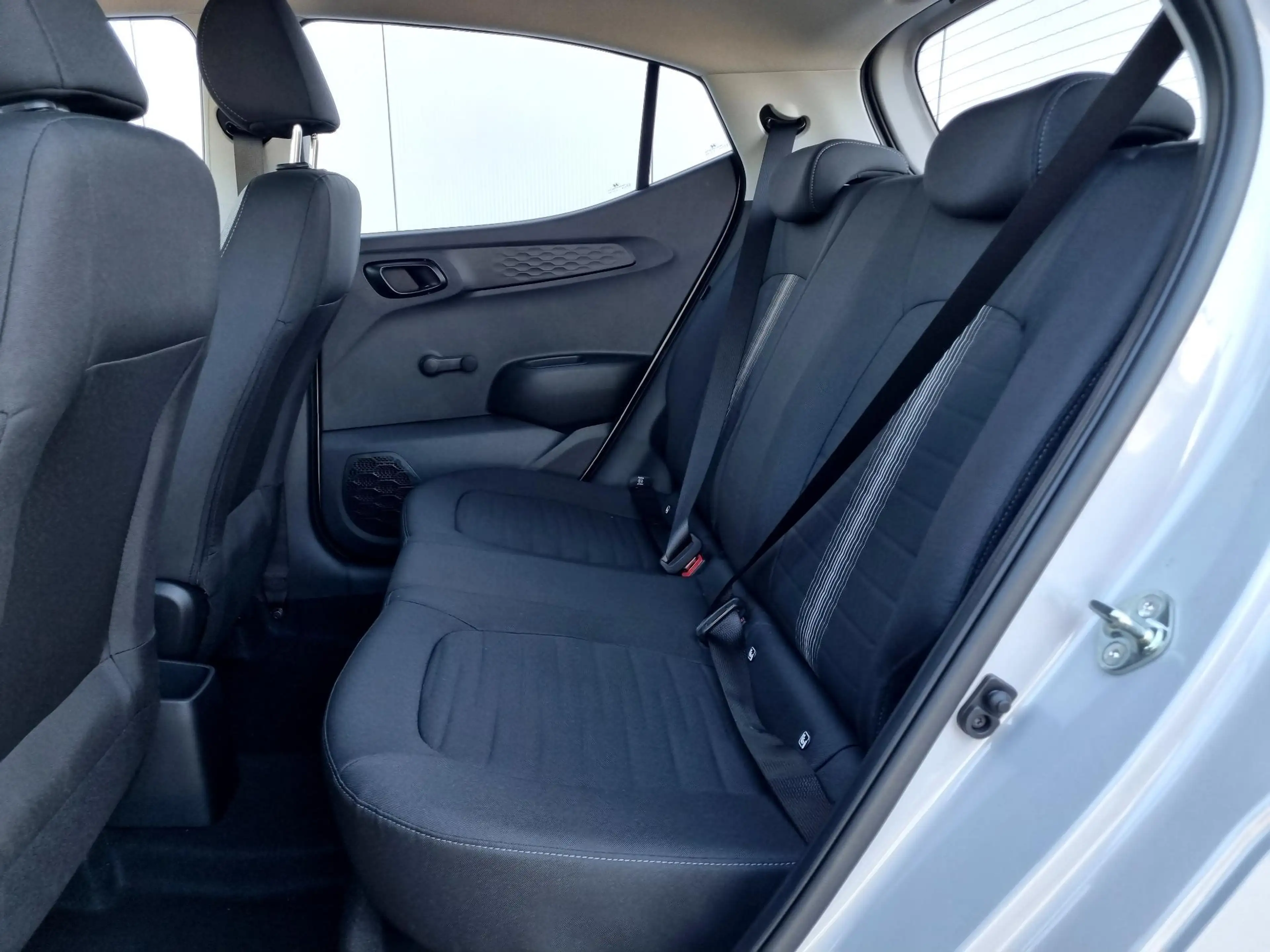 Hyundai i10 1.0 Comfort / Navigatie / Achteruitrijcamera / Par — photo 20