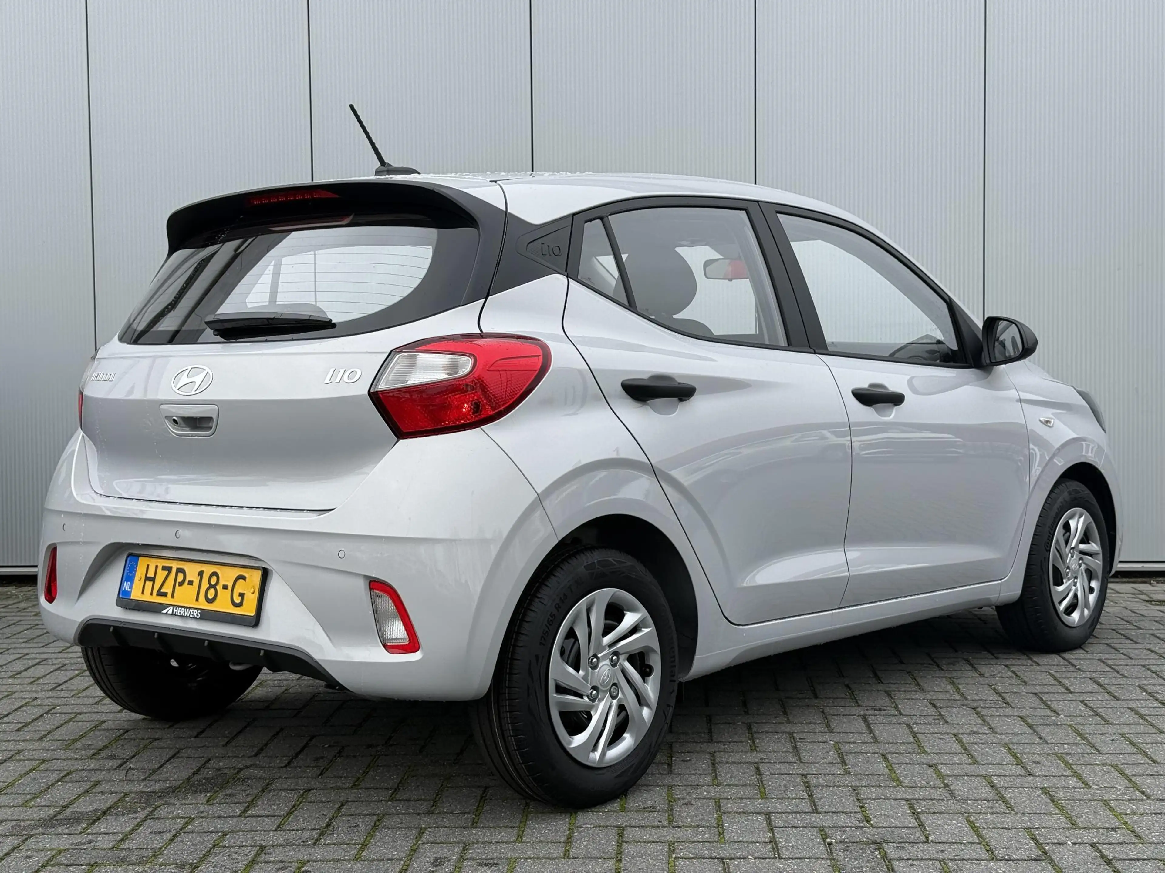 Hyundai i10 1.0 Comfort / Navigatie / Achteruitrijcamera / Par — photo 2