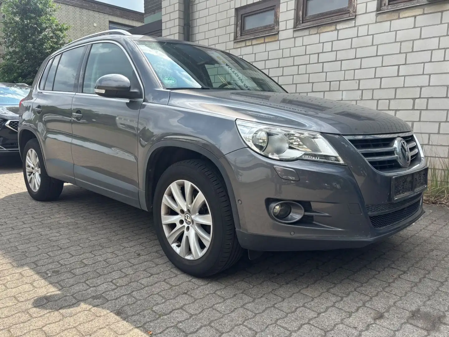 Volkswagen Tiguan Team BMT ParkAssi/AHK/ZahnriemNeu Gris - 1