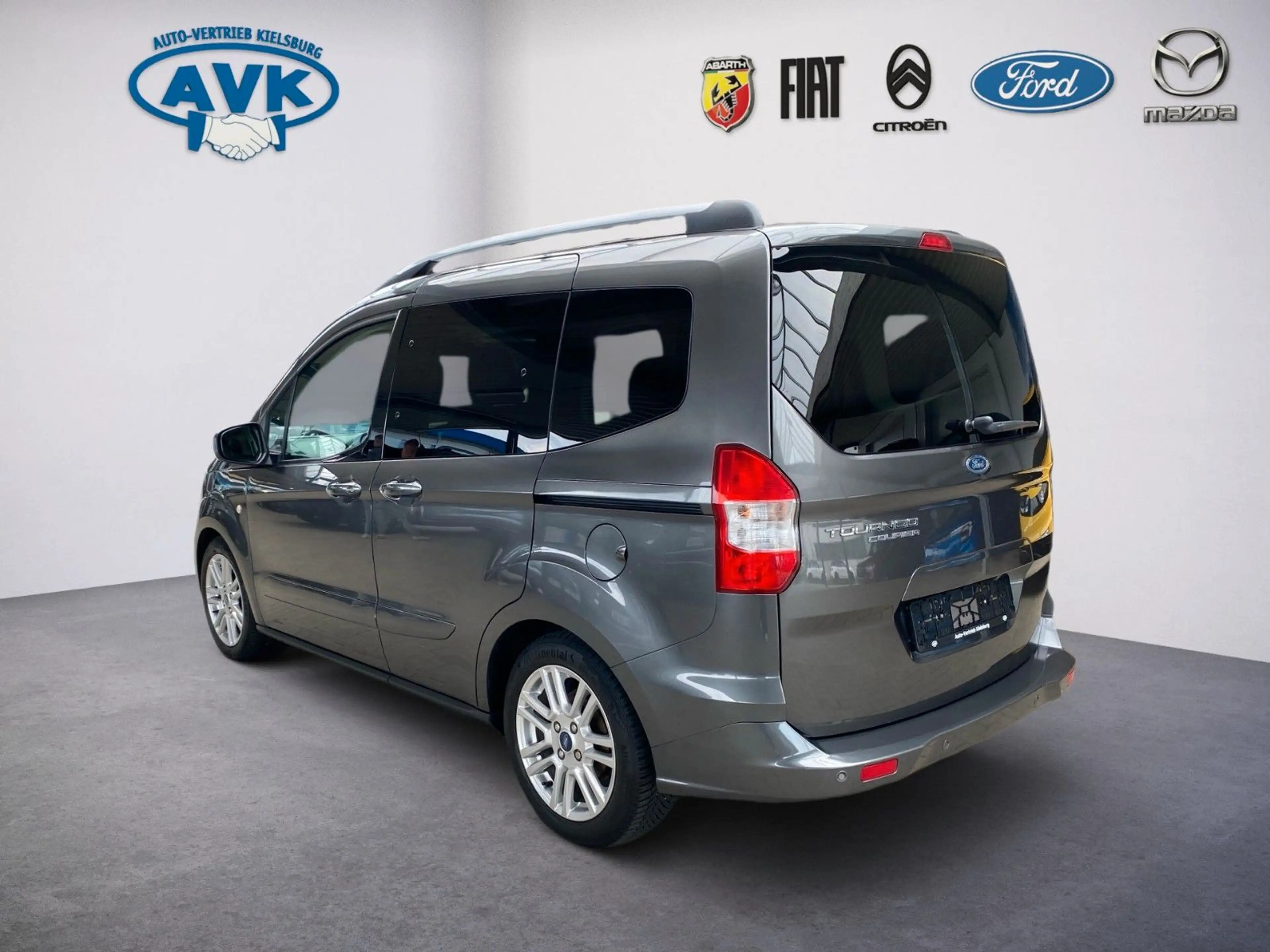 Ford Tourneo Courier Titanium, Kamera, GJR — photo 4