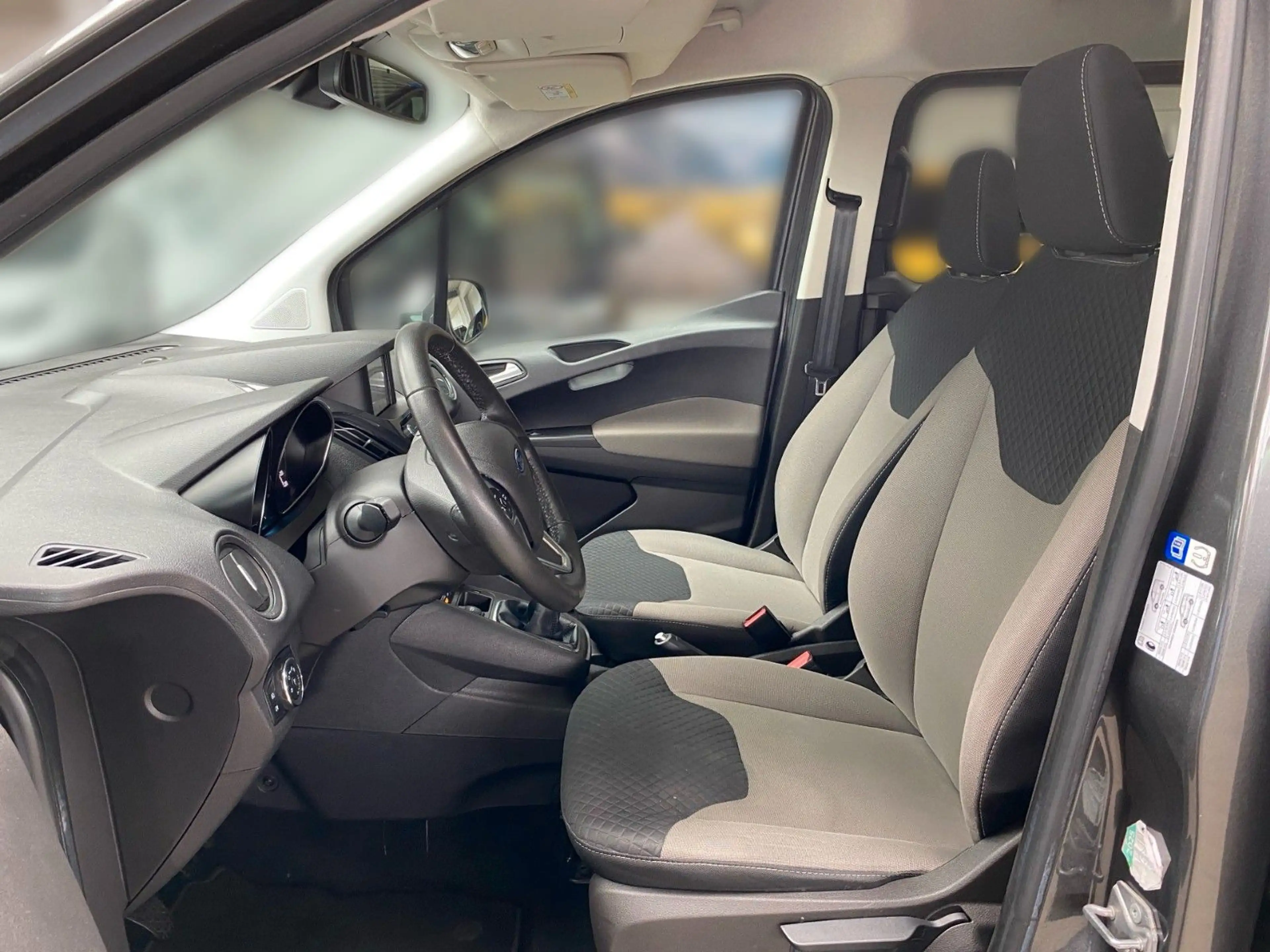 Ford Tourneo Courier Titanium, Kamera, GJR — photo 7