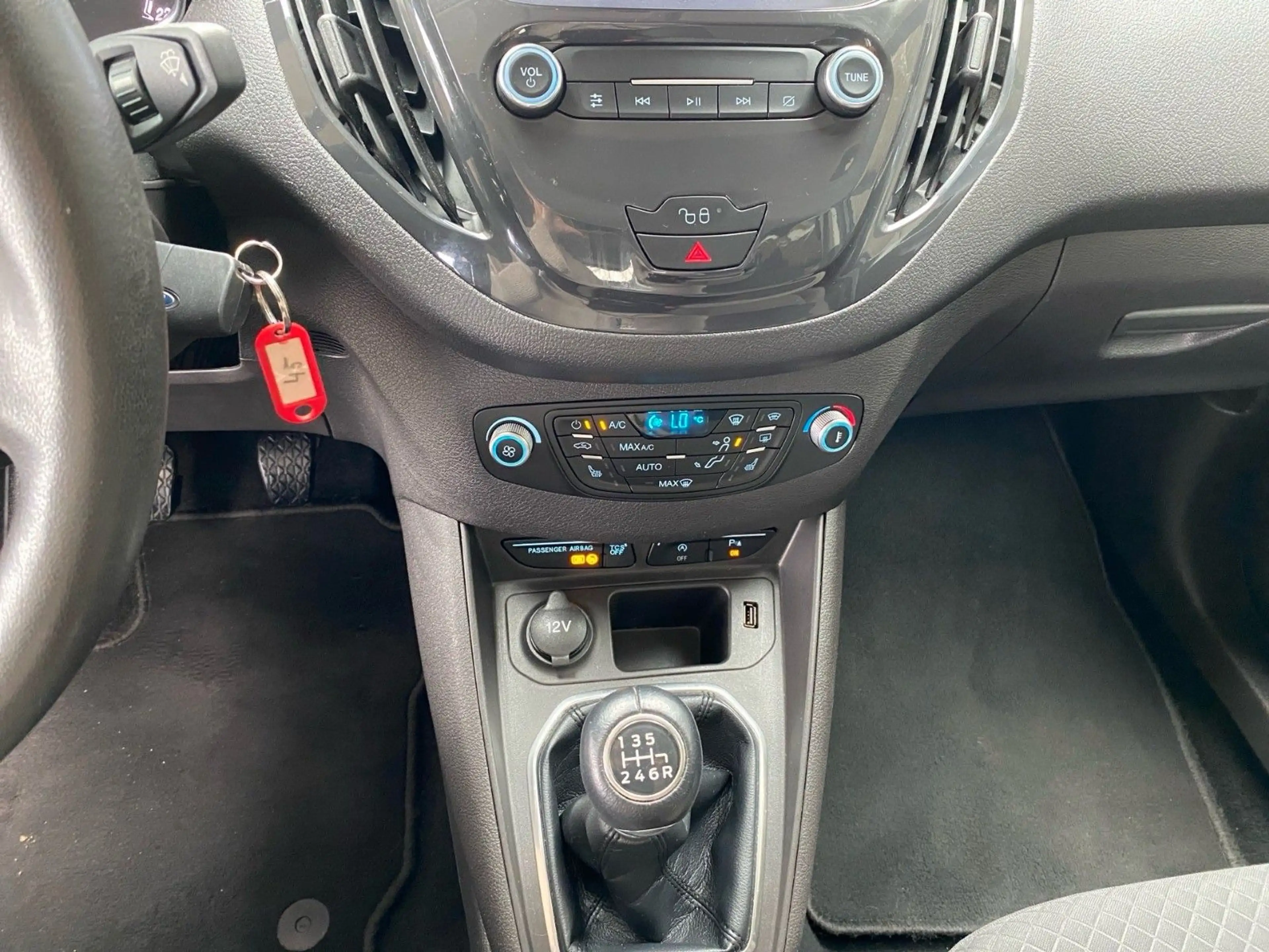 Ford Tourneo Courier Titanium, Kamera, GJR — photo 15