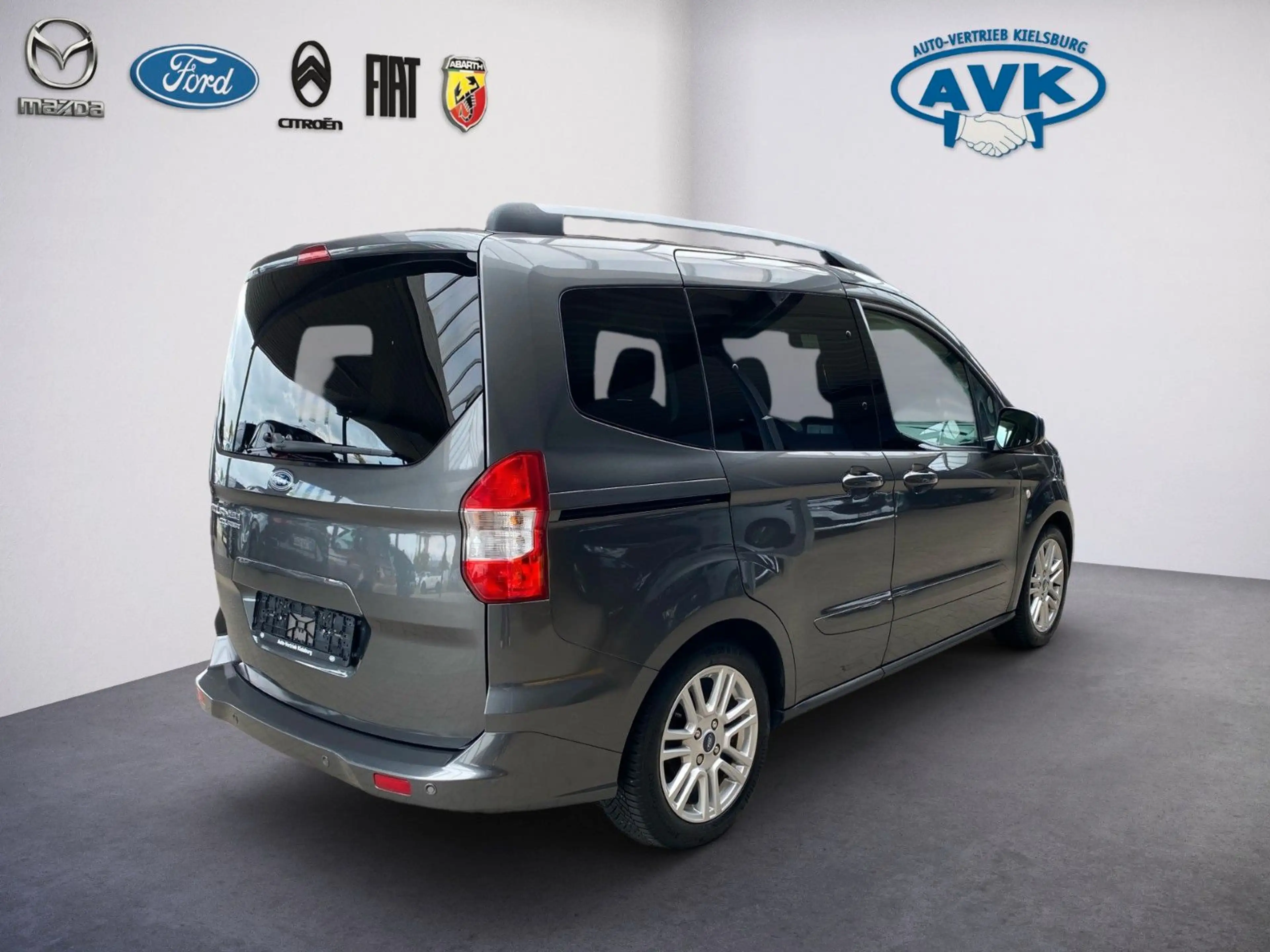 Ford Tourneo Courier Titanium, Kamera, GJR — photo 3