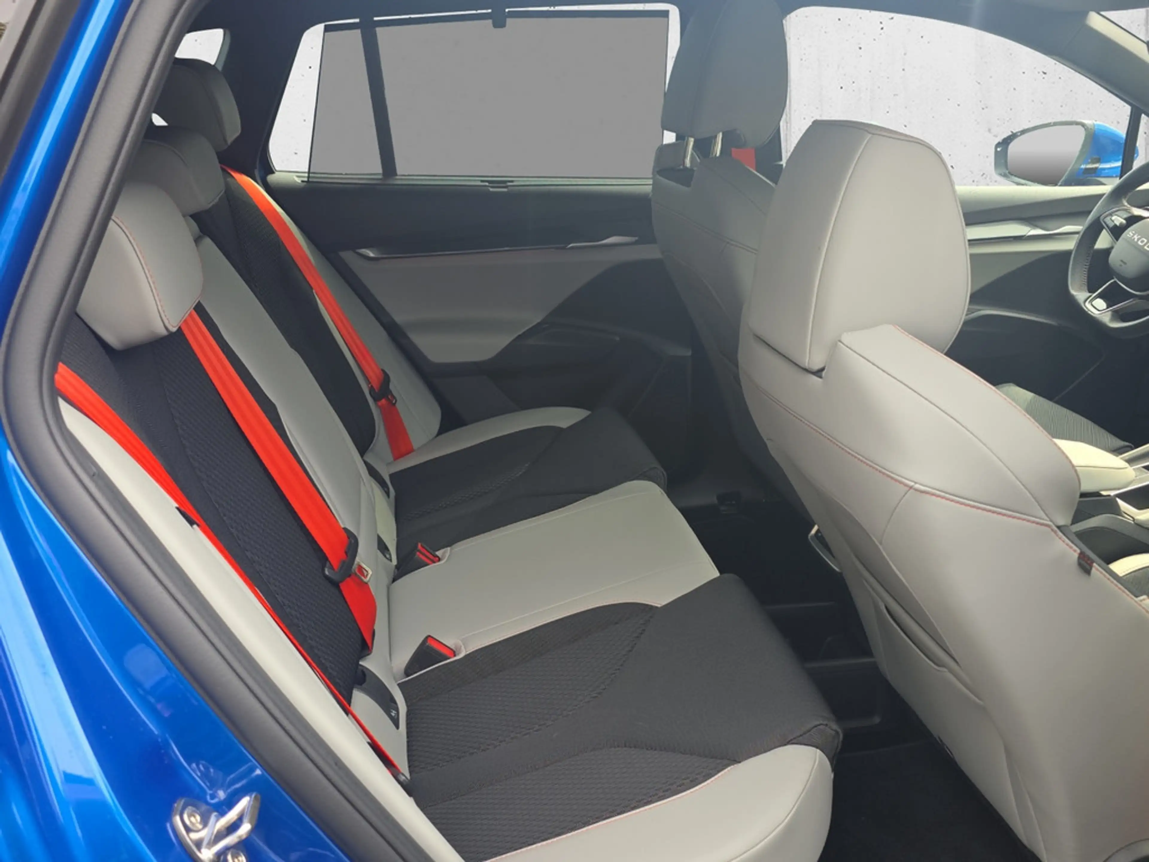 Skoda Elroq 85 Lodge SHZ ACC HUD LED NAVI AHK 360° — photo 12