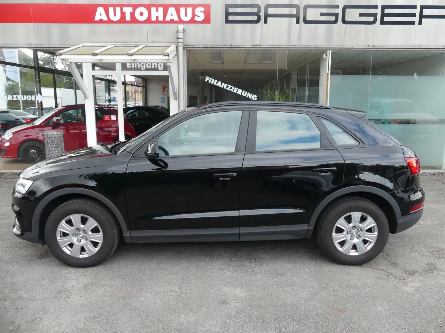 Audi Q3 basis Schwarz - 1