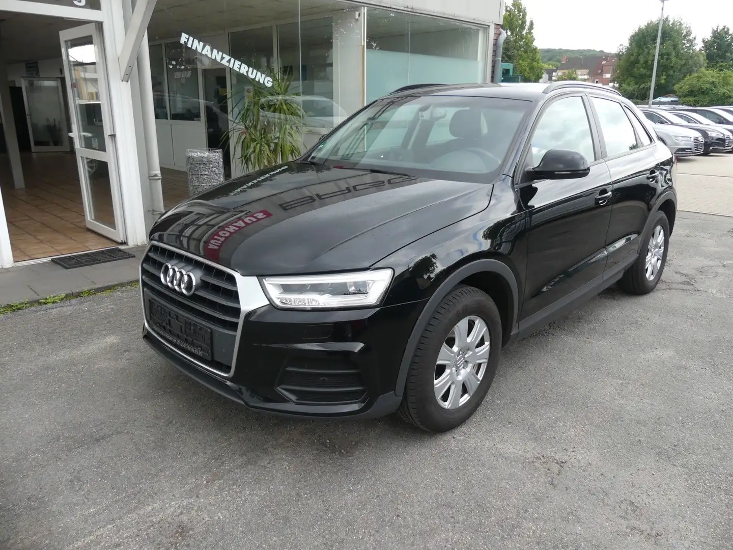 Audi Q3 basis Schwarz - 2