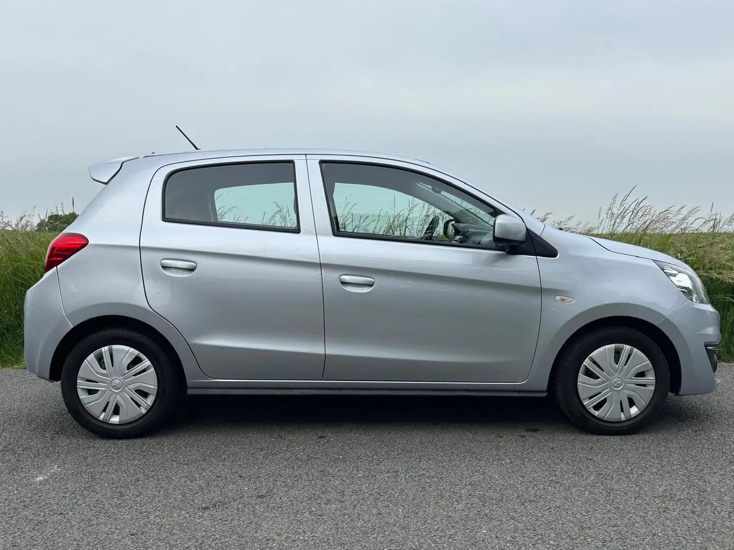 Mitsubishi Space Star 1.0 Cool+ Gris - 2