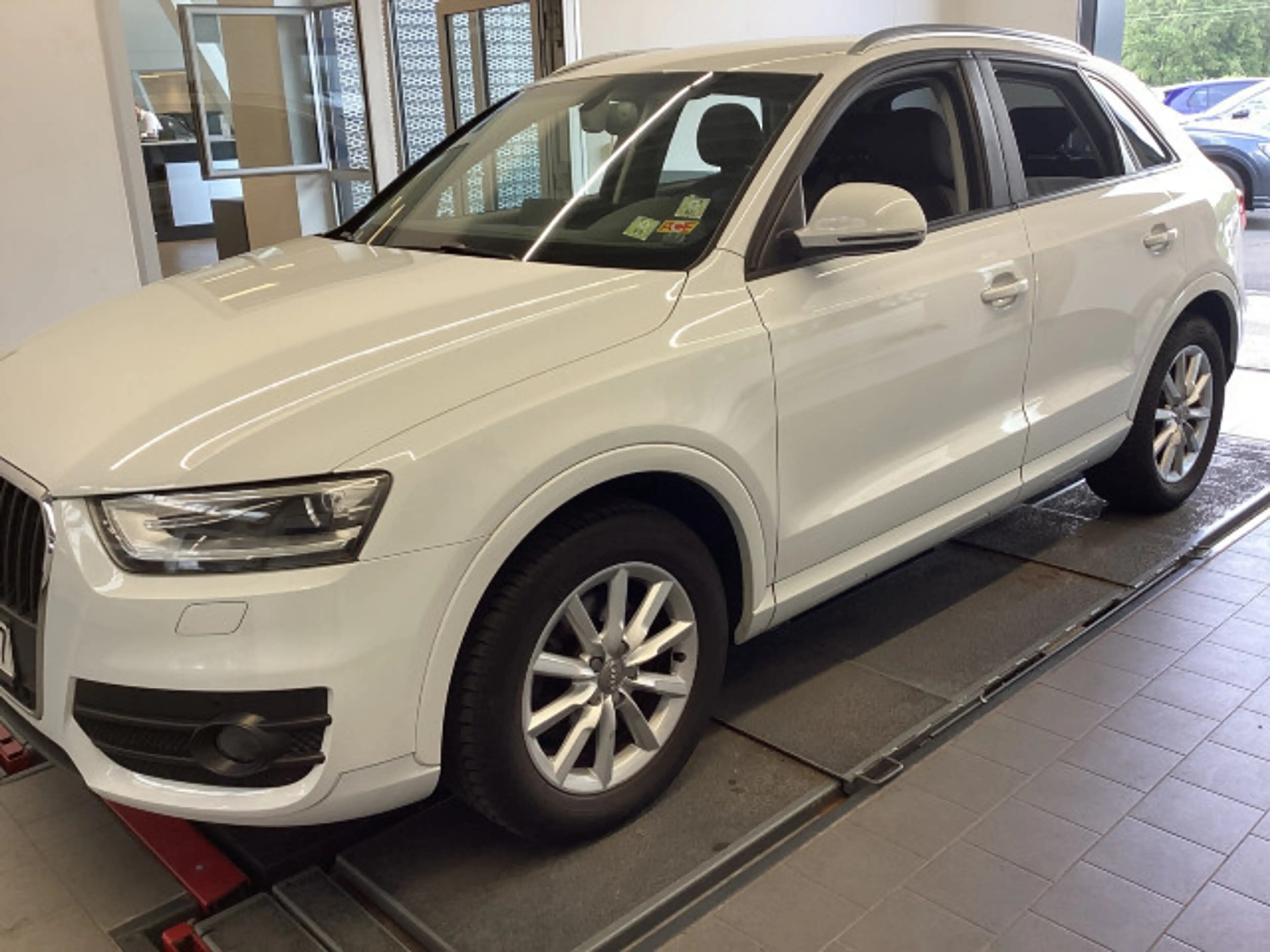Audi Q3 2.0 TFSI quattro AUTOMATIK*BI-XENON*KAMERA*NAVI*BLUETOOTH*ALCANTARA*SPORTSITZE*MEGA SCHÖN*TOP AUSSTATTUNG** — photo 2