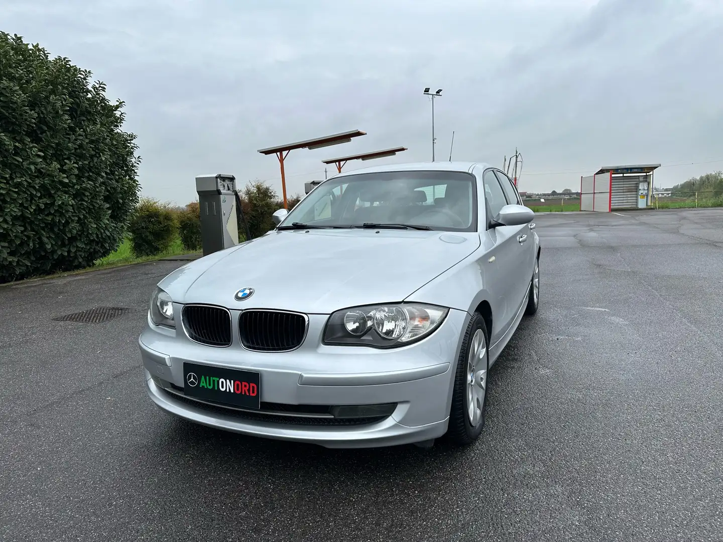 BMW 118 118d 5p 2.0 Attiva 143cv dpf EURO5 Gris - 1