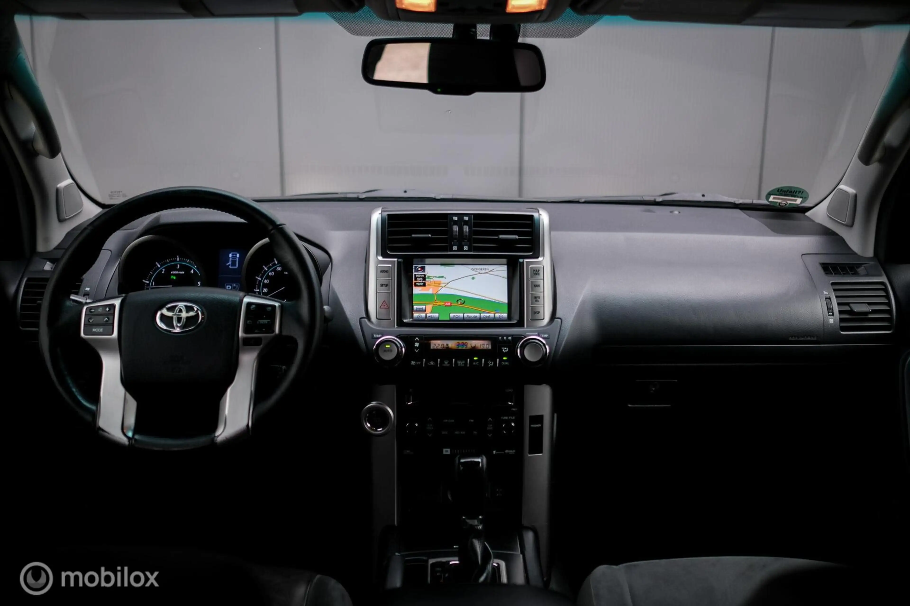 Toyota Land Cruiser LandCruiser 3.0 D-4D-F LX | 5 persoons | Dealer on — photo 2