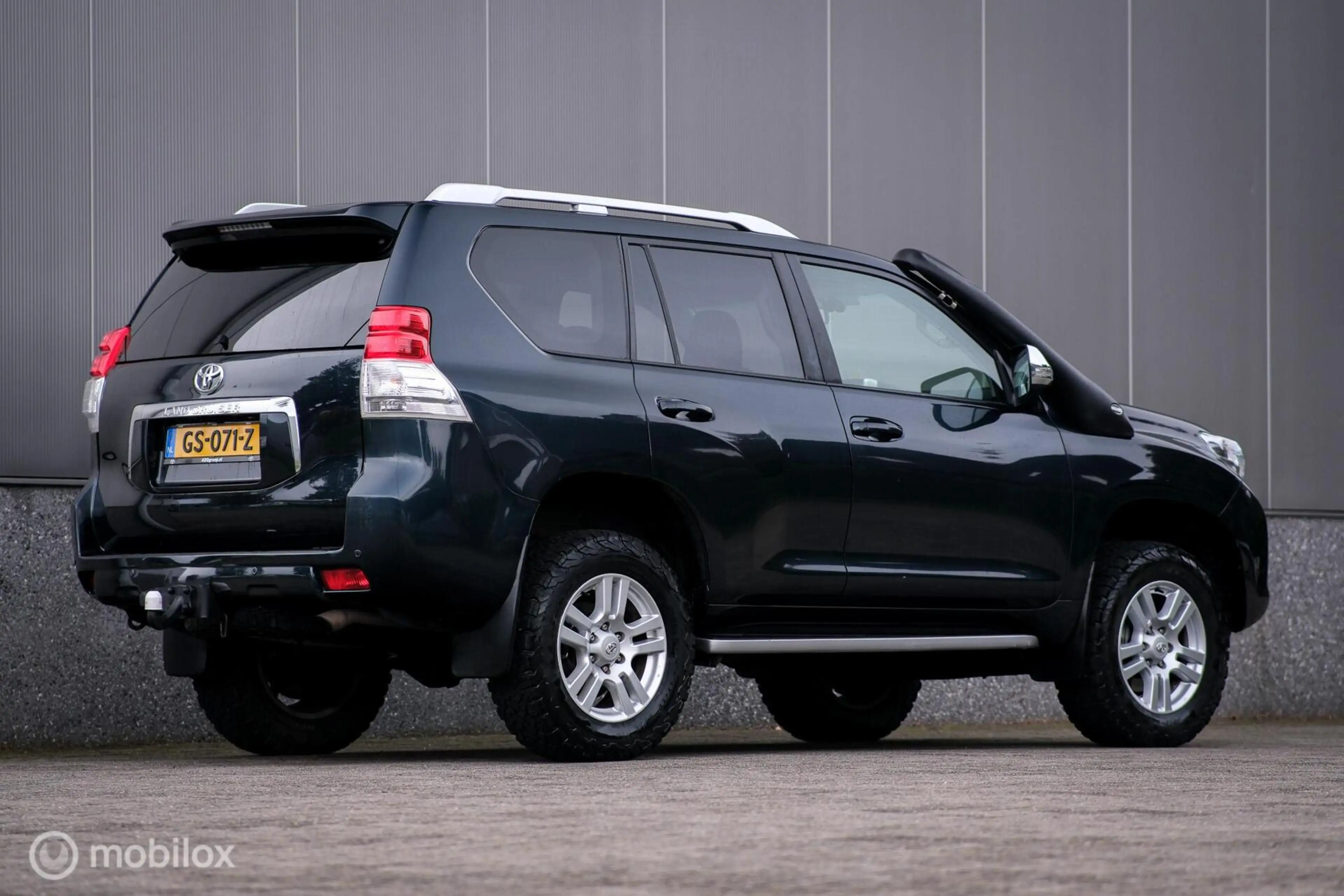 Toyota Land Cruiser LandCruiser 3.0 D-4D-F LX | 5 persoons | Dealer on — photo 31