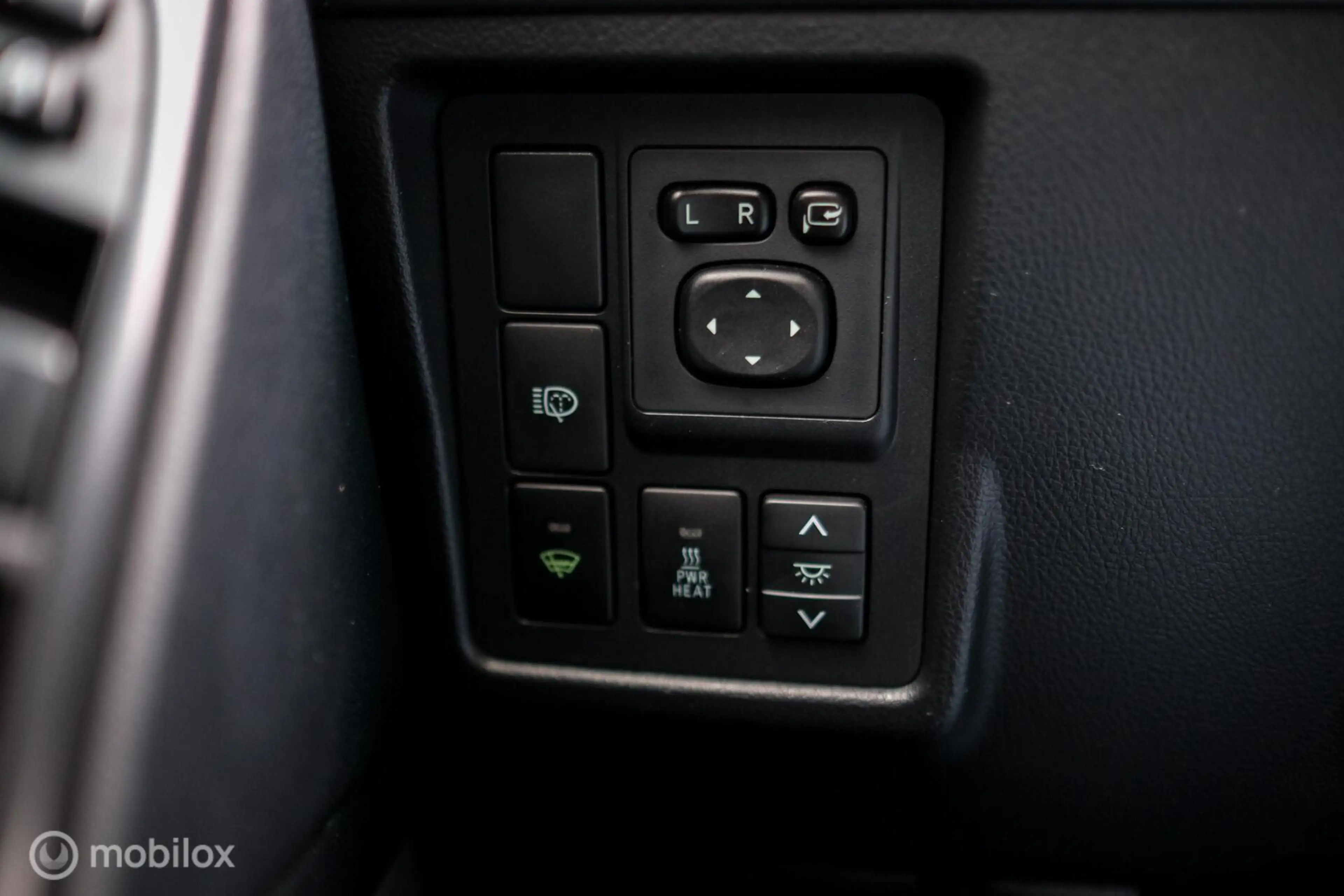 Toyota Land Cruiser LandCruiser 3.0 D-4D-F LX | 5 persoons | Dealer on — photo 29