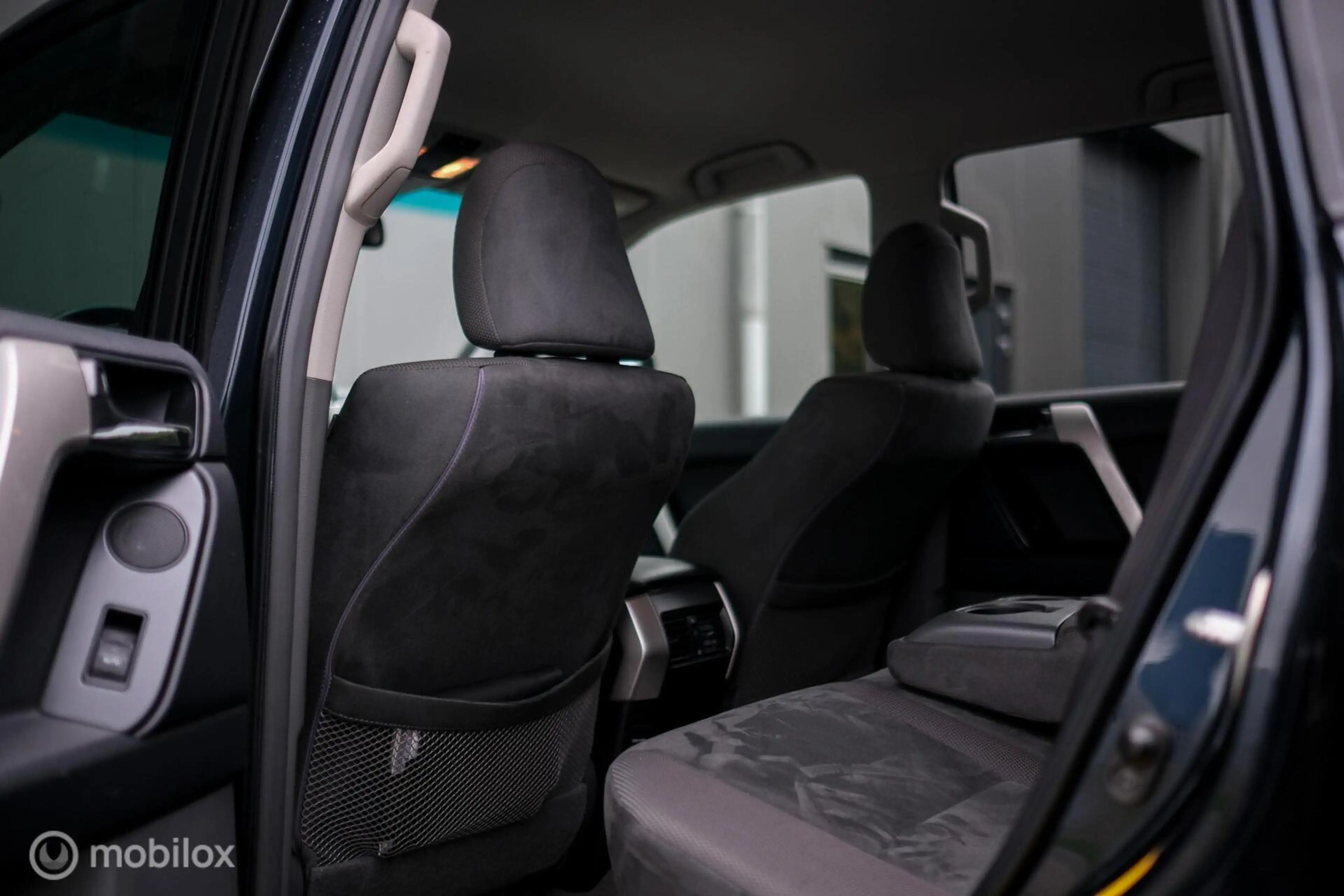 Toyota Land Cruiser LandCruiser 3.0 D-4D-F LX | 5 persoons | Dealer on — photo 9