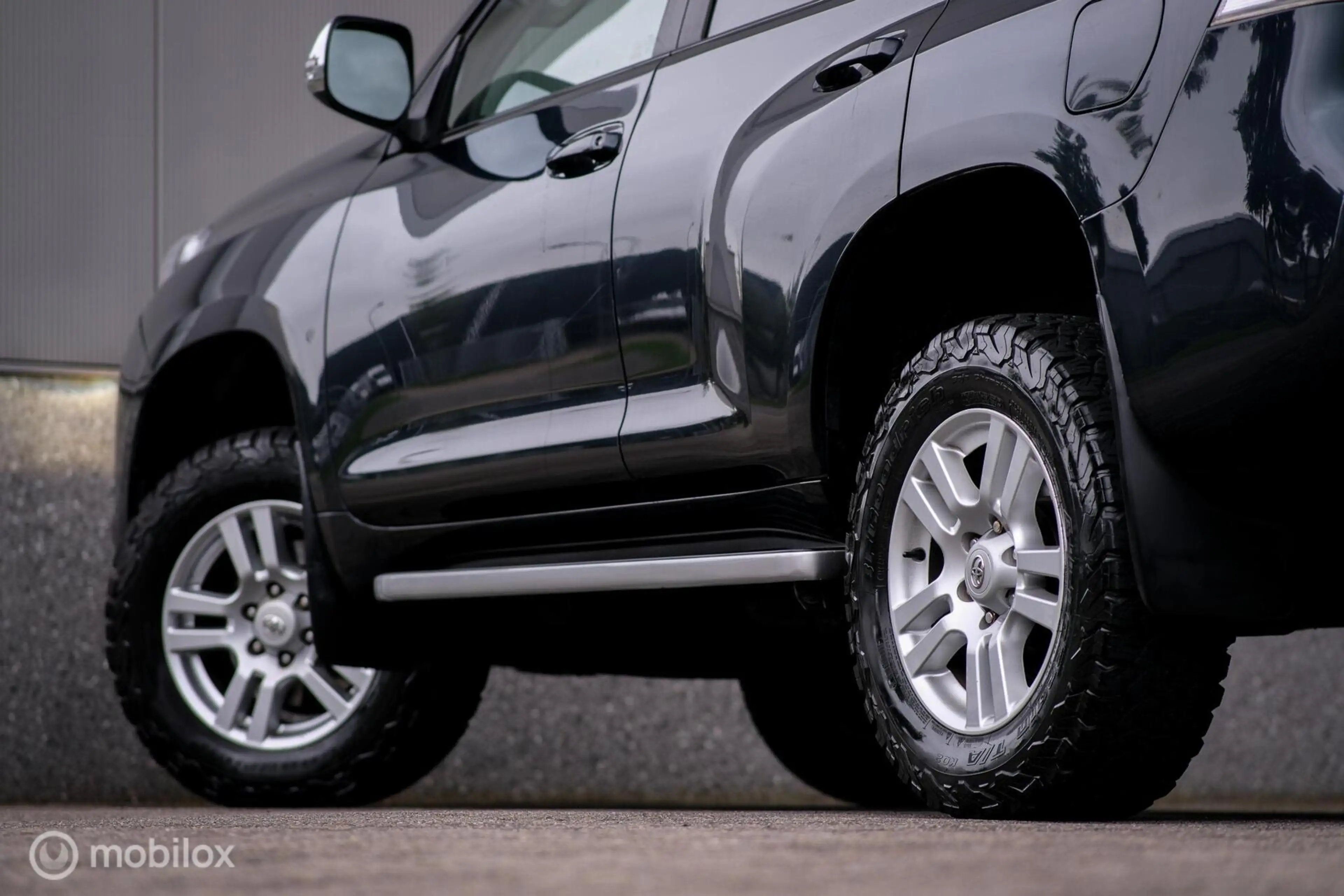 Toyota Land Cruiser LandCruiser 3.0 D-4D-F LX | 5 persoons | Dealer on — photo 11