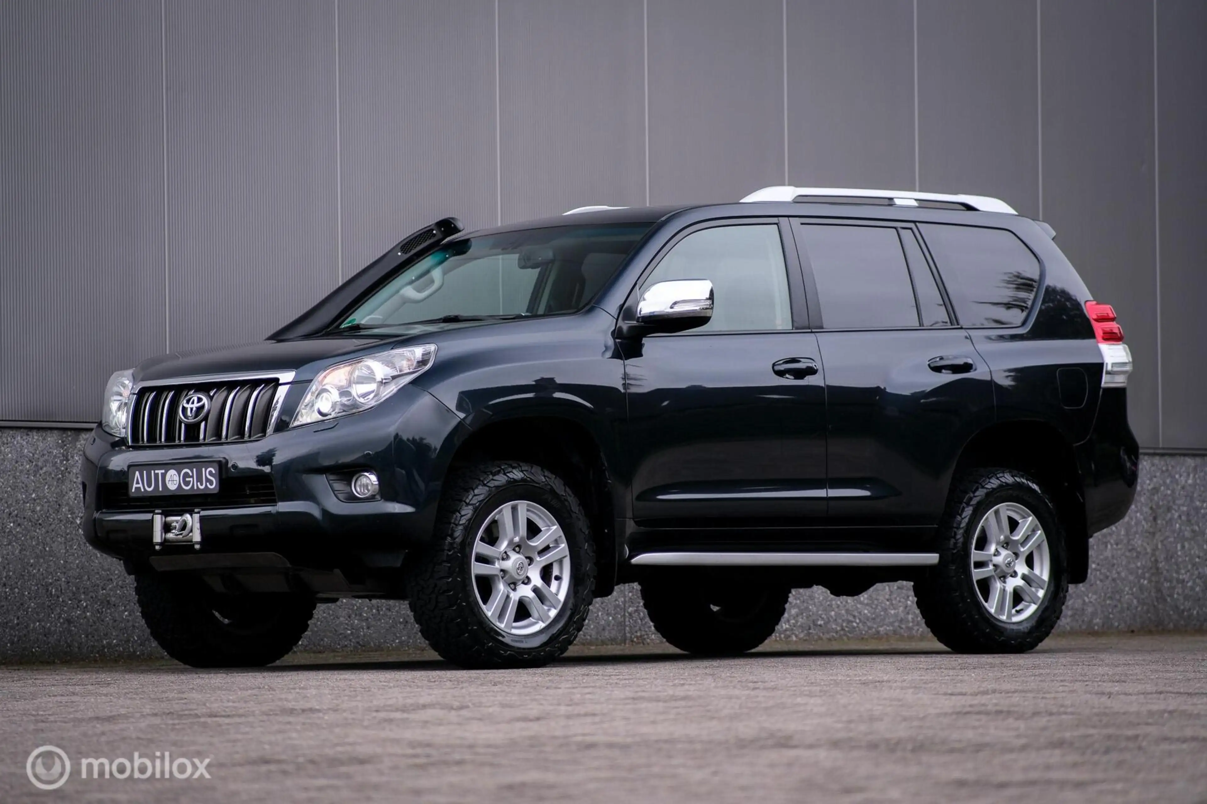 Toyota Land Cruiser LandCruiser 3.0 D-4D-F LX | 5 persoons | Dealer on — photo 36