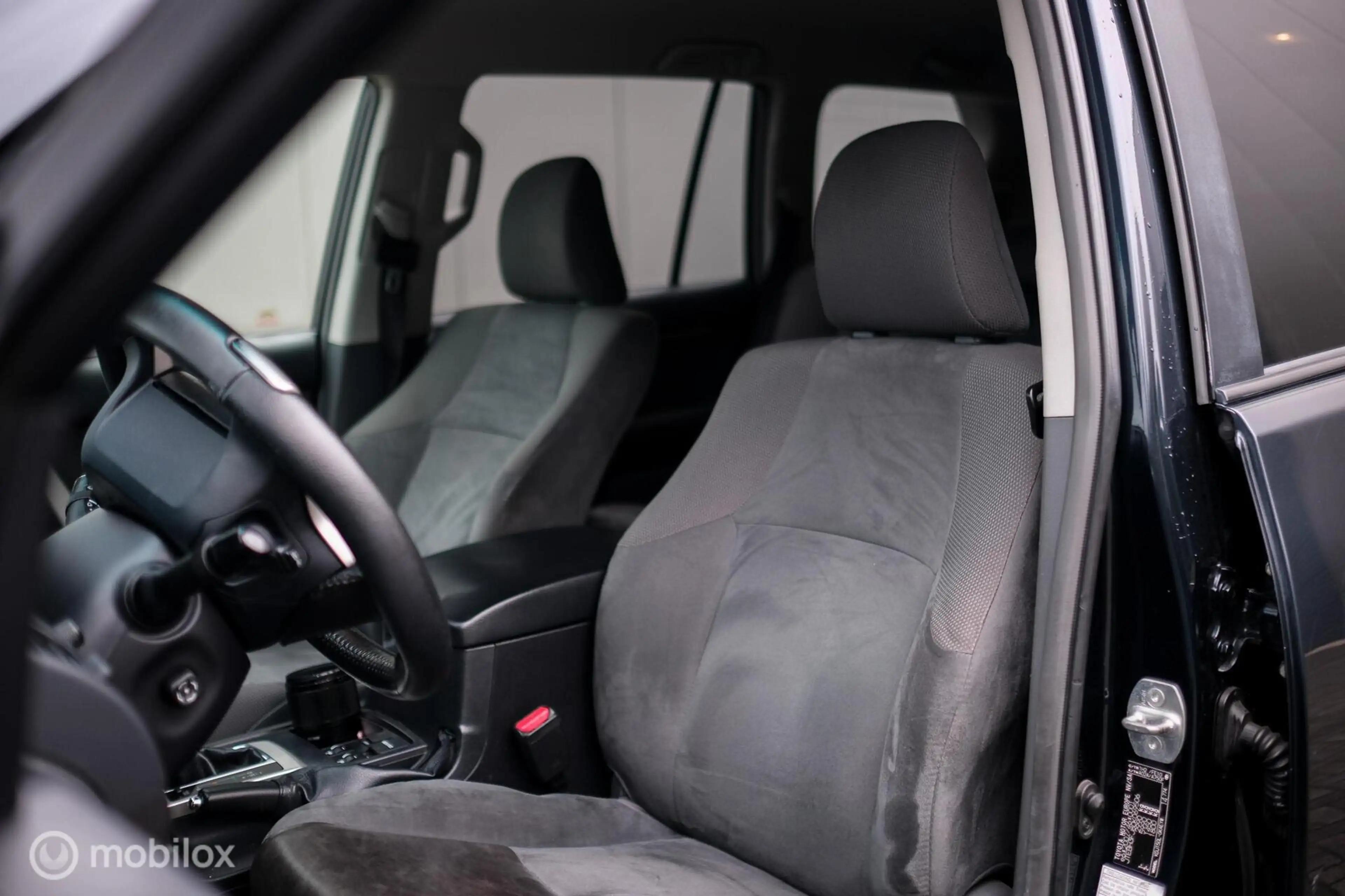 Toyota Land Cruiser LandCruiser 3.0 D-4D-F LX | 5 persoons | Dealer on — photo 12