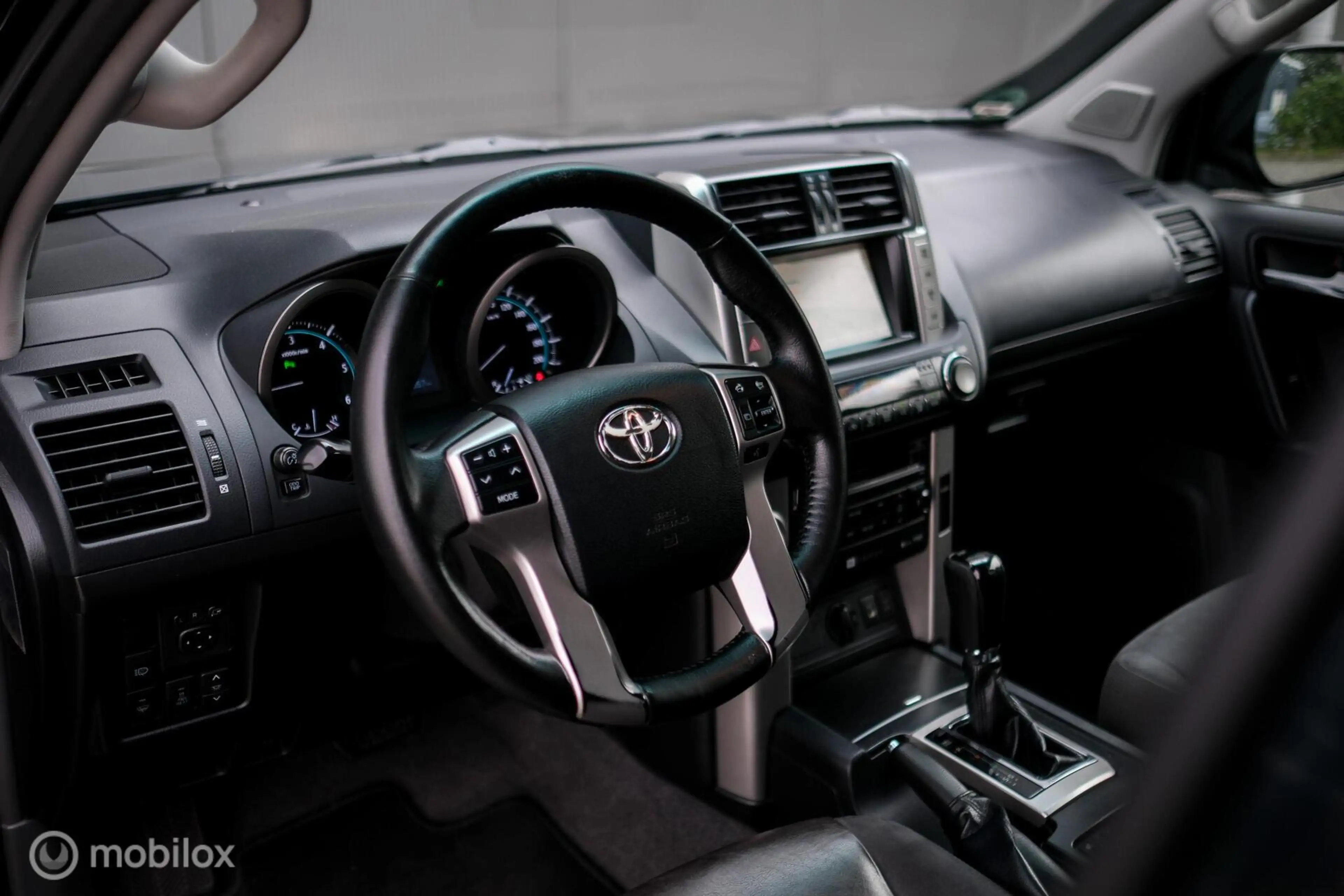 Toyota Land Cruiser LandCruiser 3.0 D-4D-F LX | 5 persoons | Dealer on — photo 18