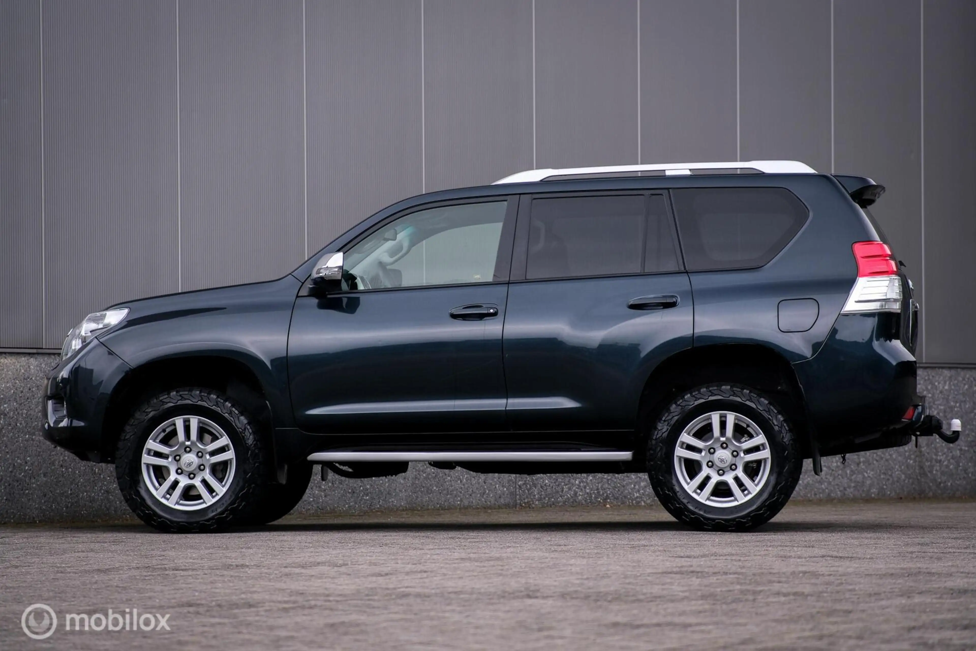 Toyota Land Cruiser LandCruiser 3.0 D-4D-F LX | 5 persoons | Dealer on — photo 5