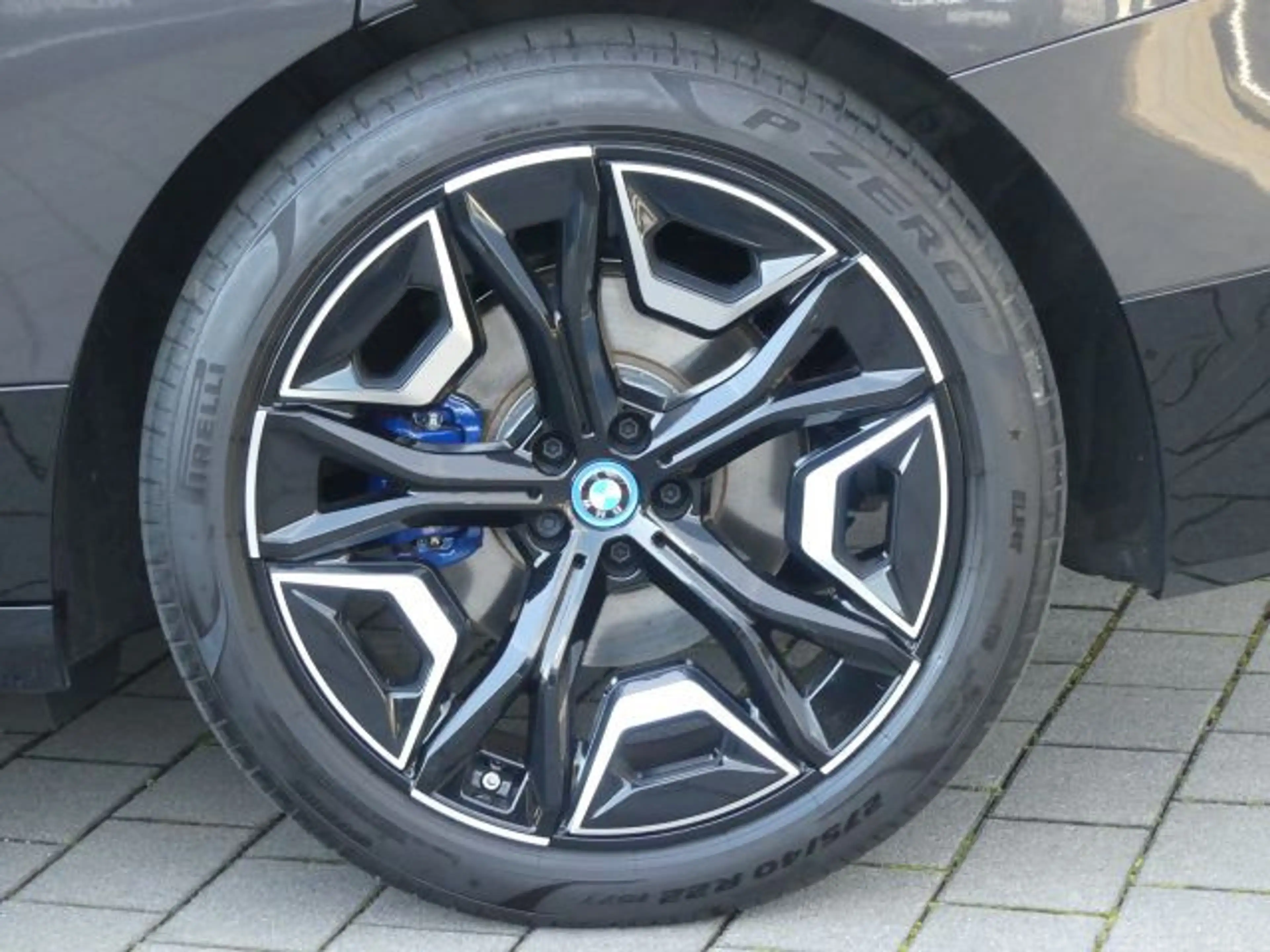 BMW iX xDrive50 Sportpak.AHK°LASER°PANO°22-Sitzbel. — photo 5
