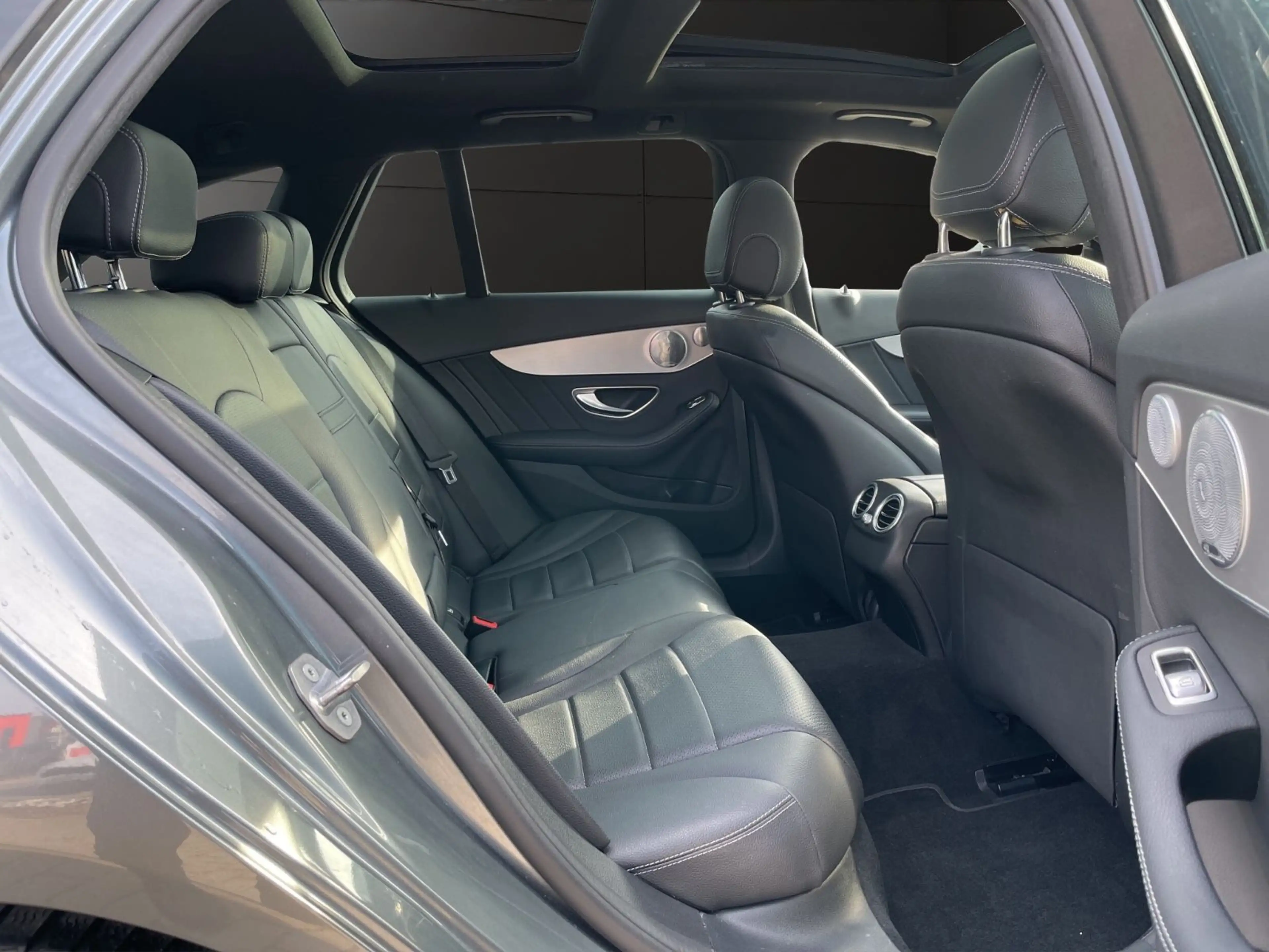 Mercedes-Benz C 300 d 4Matic AMG Pano Burmester Widescreen LED — photo 13
