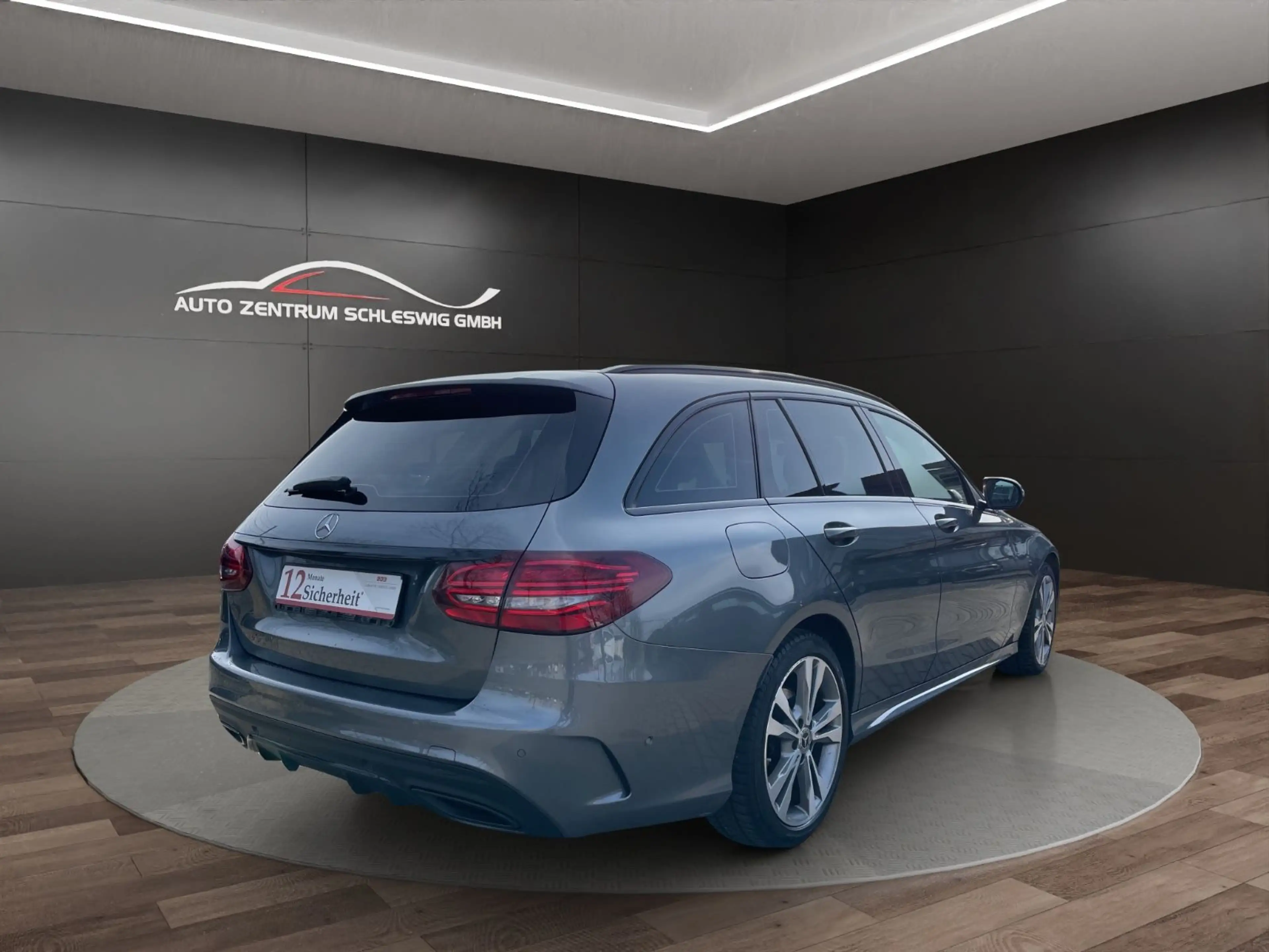 Mercedes-Benz C 300 d 4Matic AMG Pano Burmester Widescreen LED — photo 5