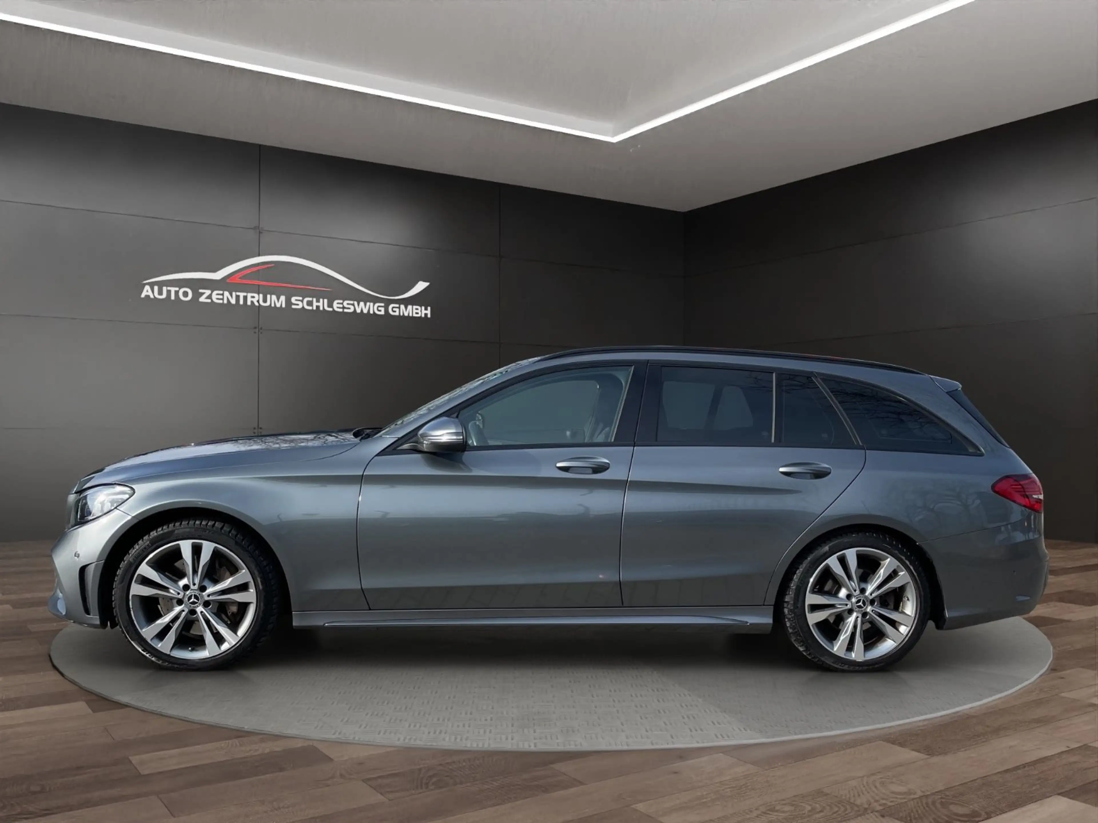 Mercedes-Benz C 300 d 4Matic AMG Pano Burmester Widescreen LED — photo 8