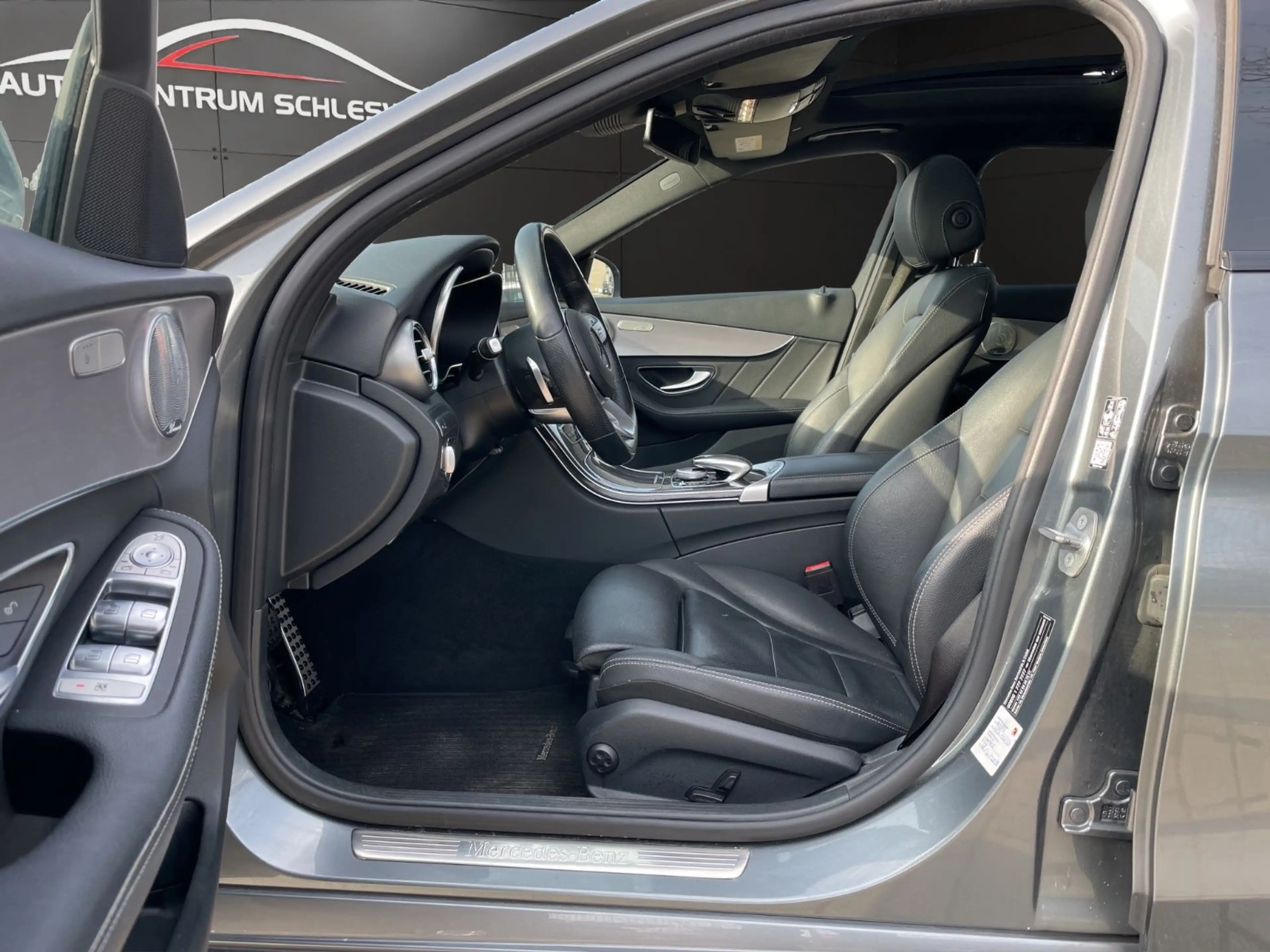 Mercedes-Benz C 300 d 4Matic AMG Pano Burmester Widescreen LED — photo 10