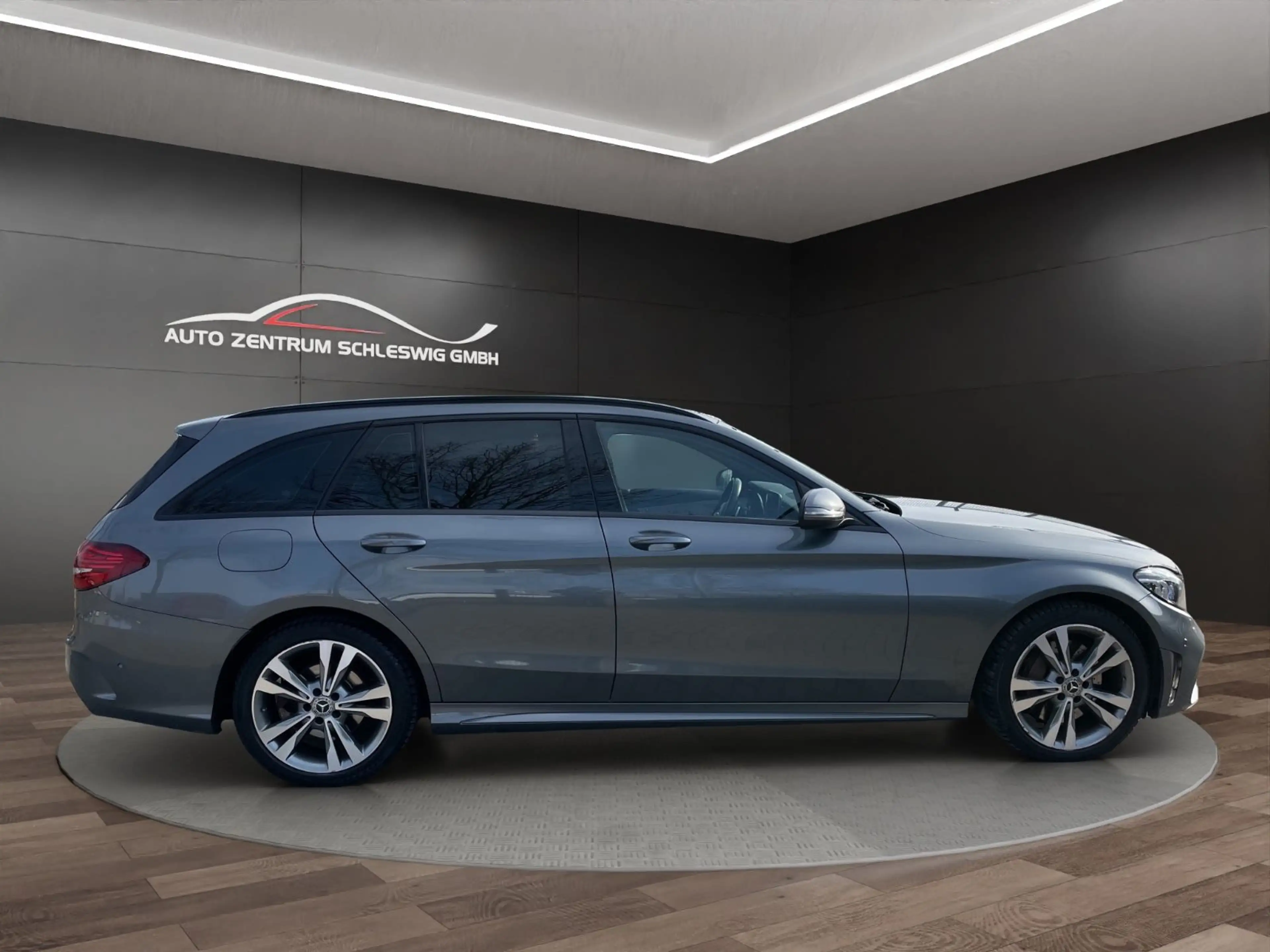 Mercedes-Benz C 300 d 4Matic AMG Pano Burmester Widescreen LED — photo 4